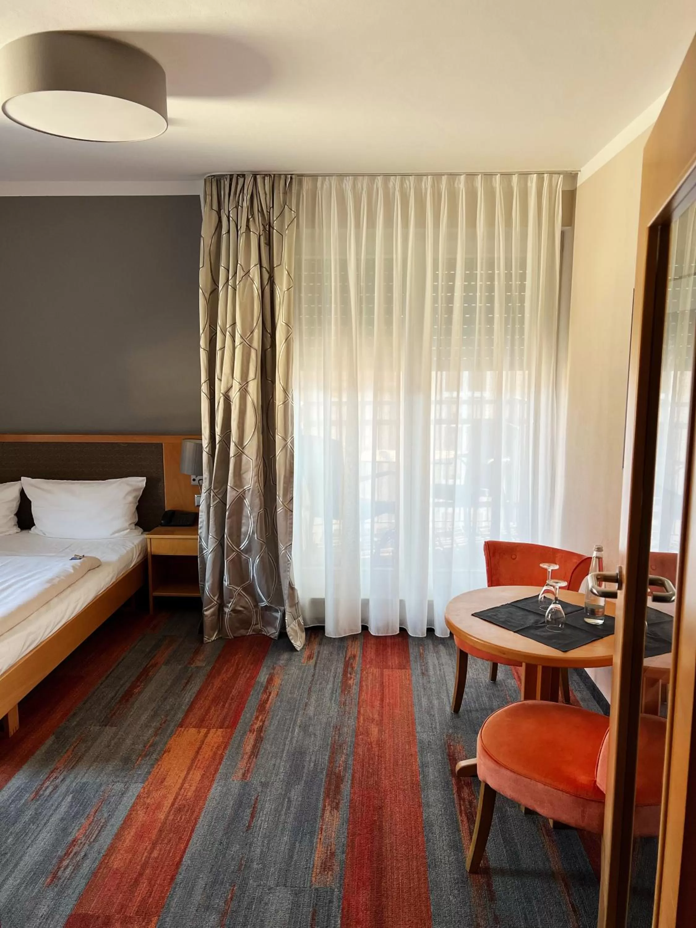 Living room, Bed in Hotel Prinz