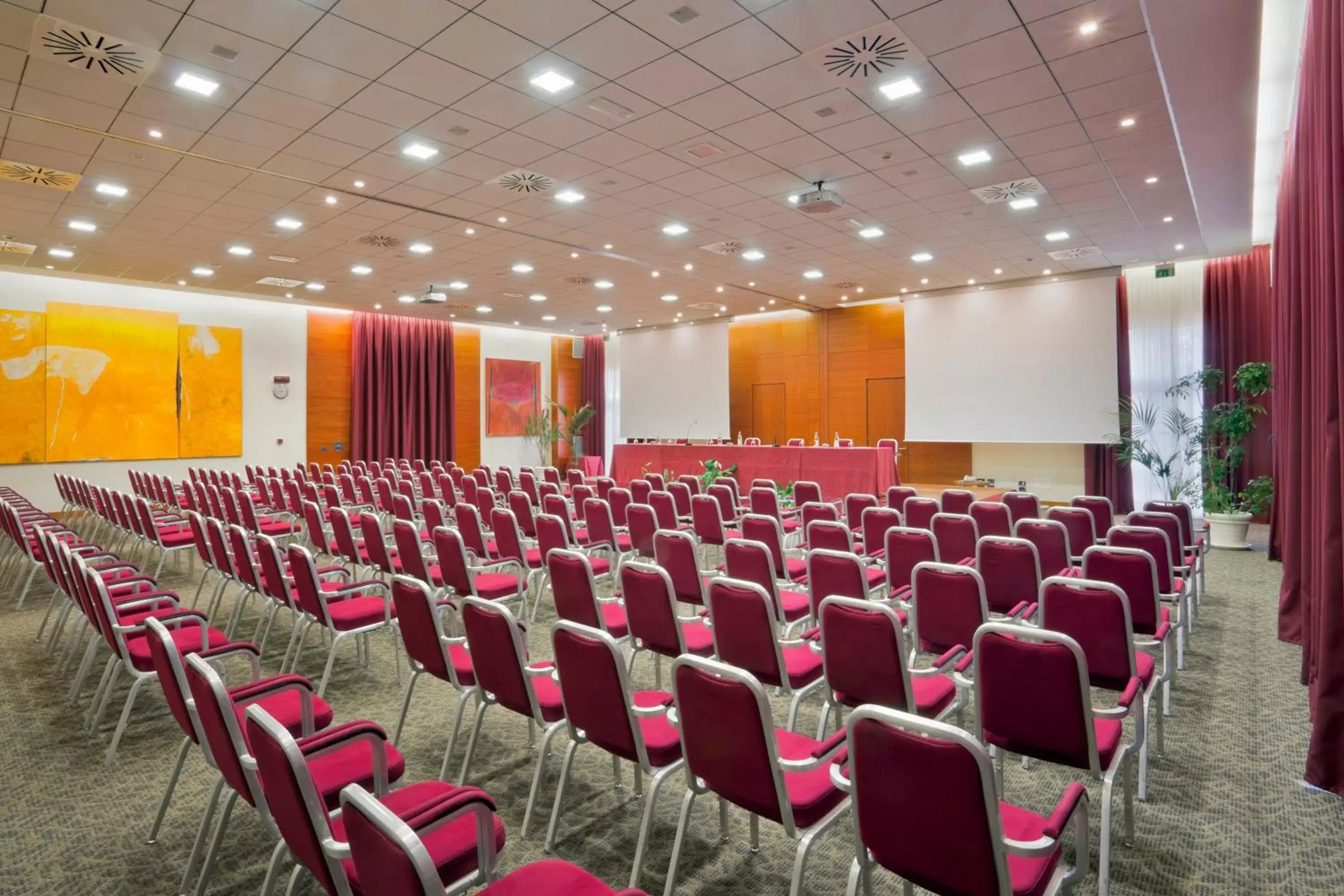 Meeting/conference room in Crowne Plaza Venice East, an IHG Hotel