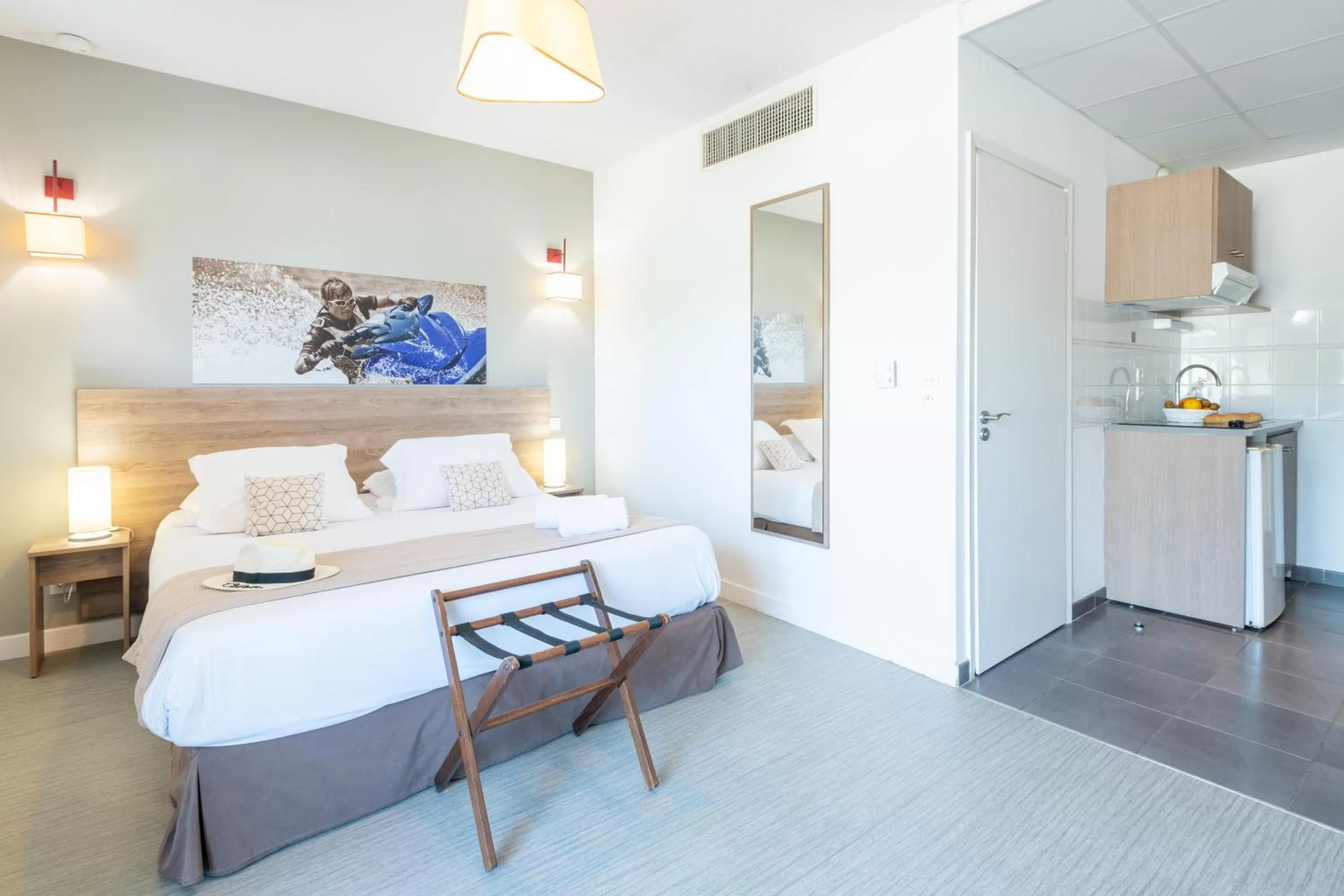 Bed in Comfort Aparthotel Cannes Mandelieu