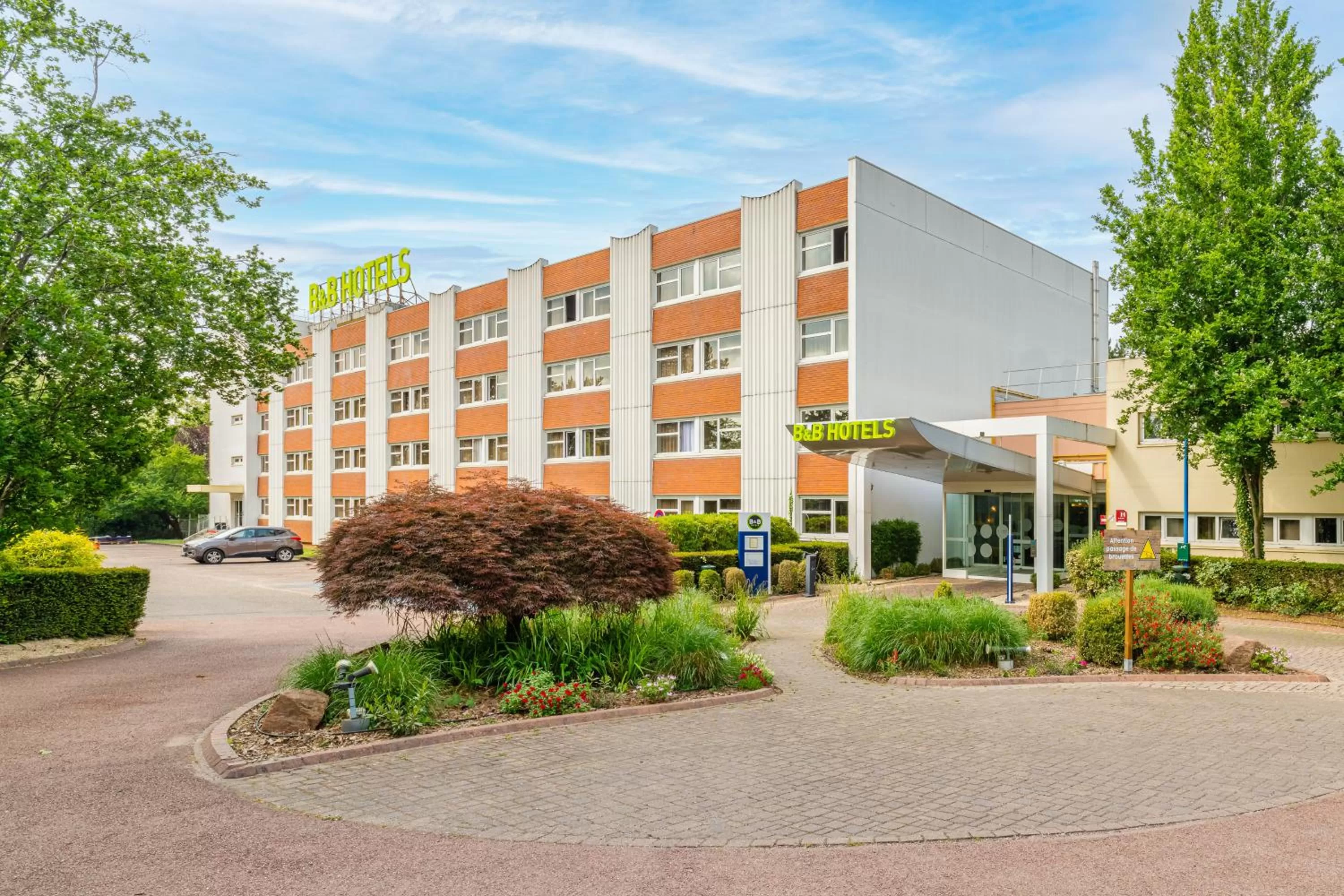 Property building in B&B HOTEL Lyon Nord 4 étoiles