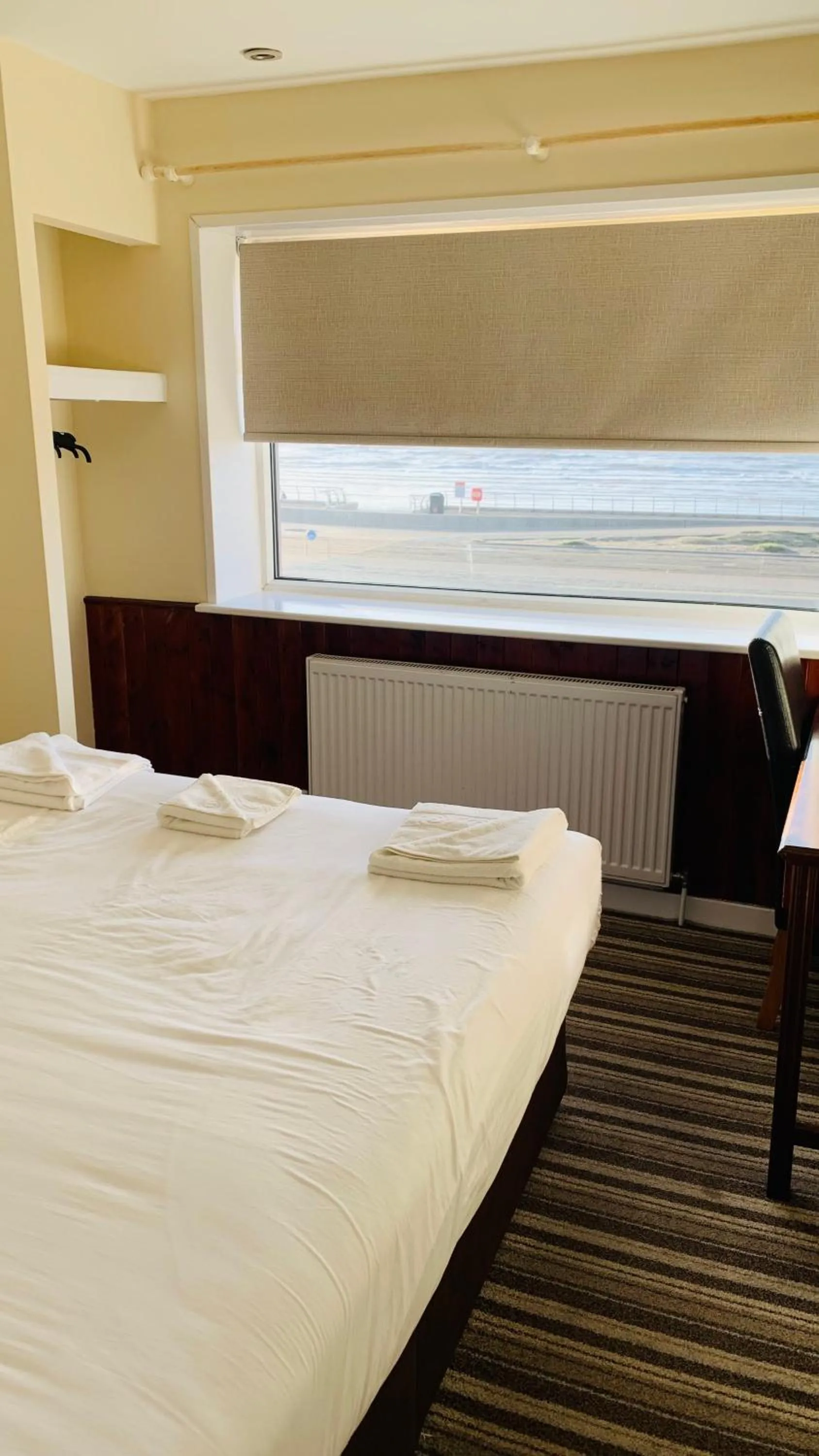 Bed in Sunny Days Hotel