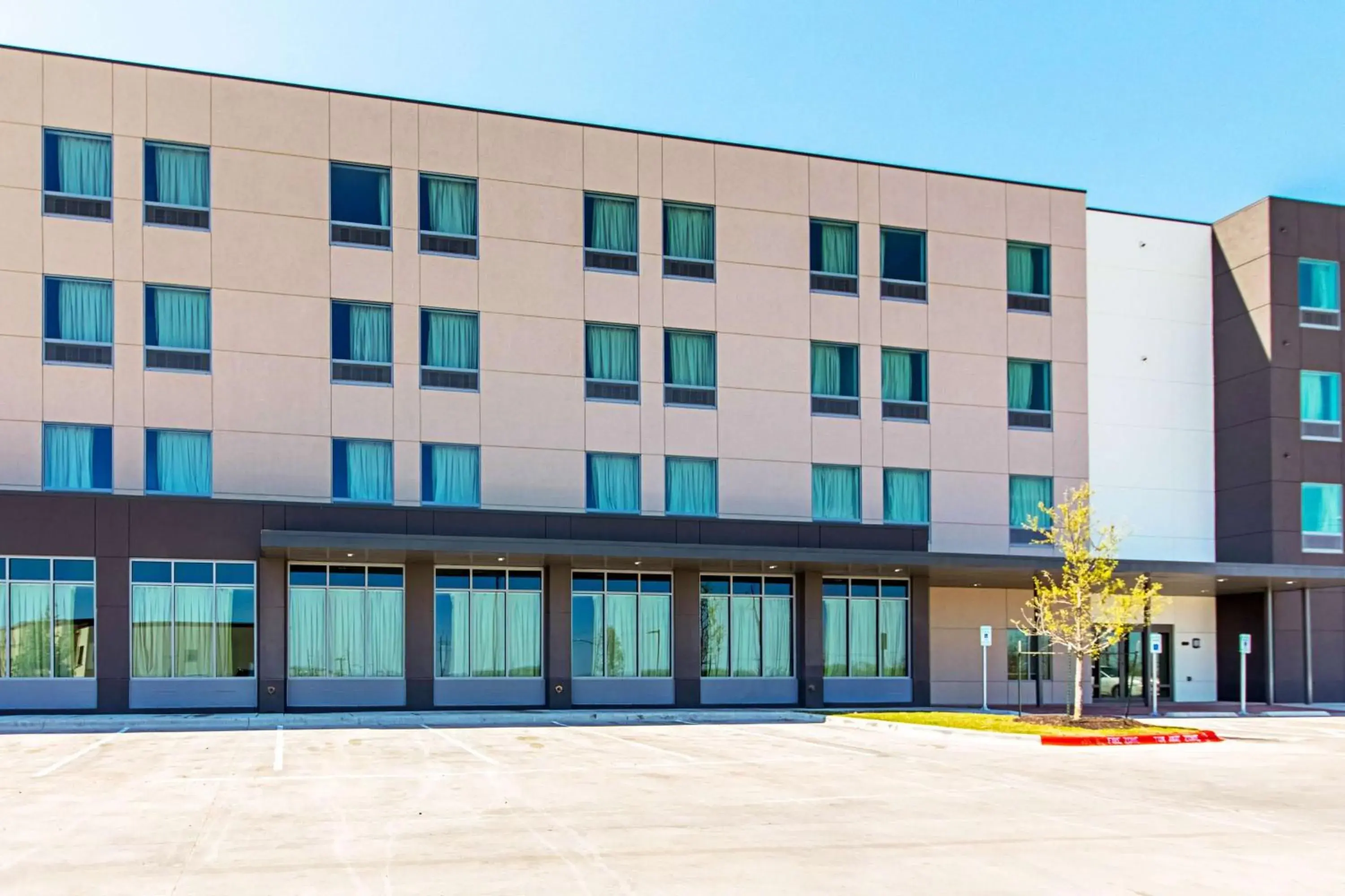 Property Building in Motel 6 Austin Airport