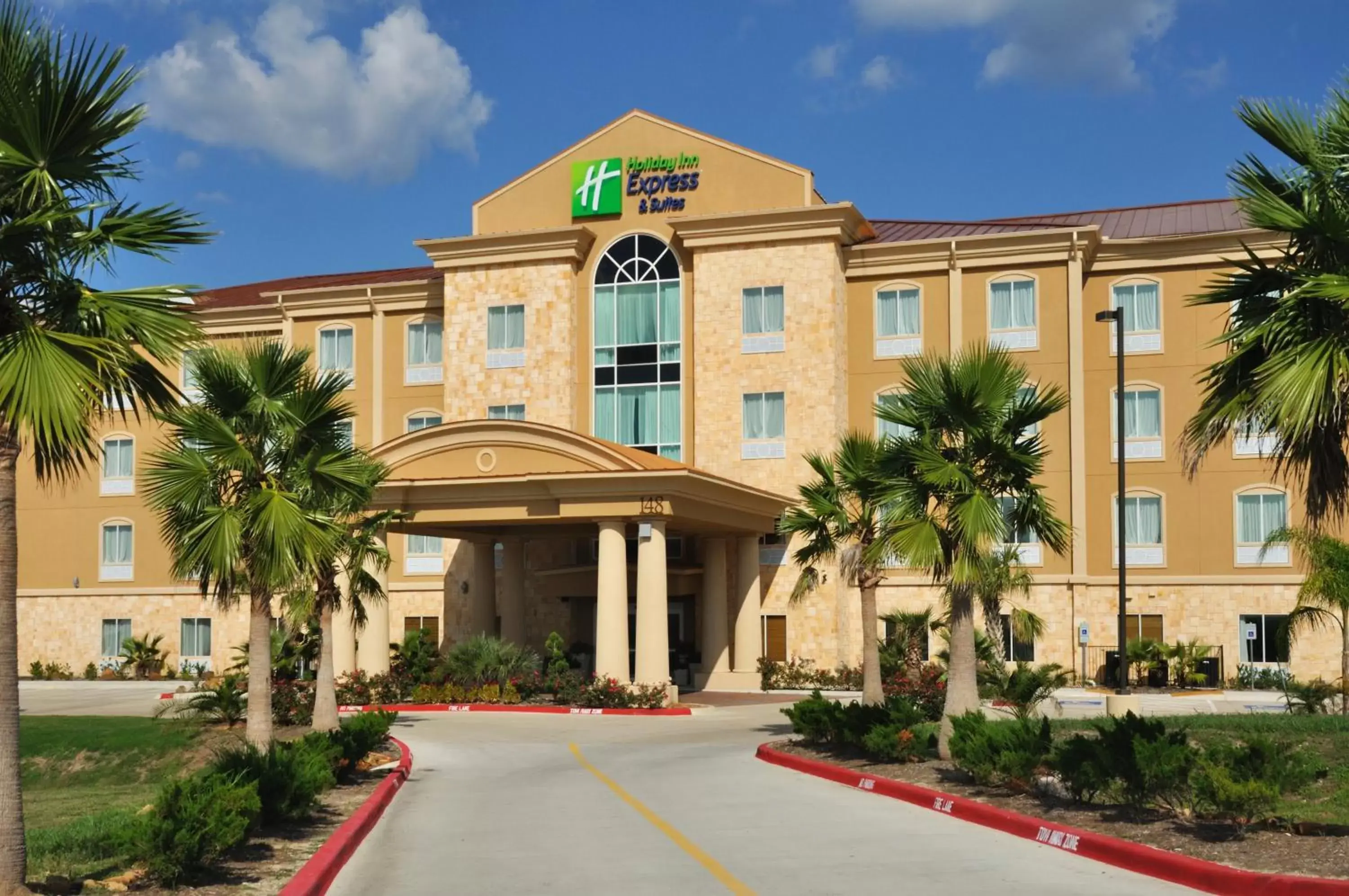 Property Building in Holiday Inn Express Hotel & Suites Huntsville, an IHG Hotel