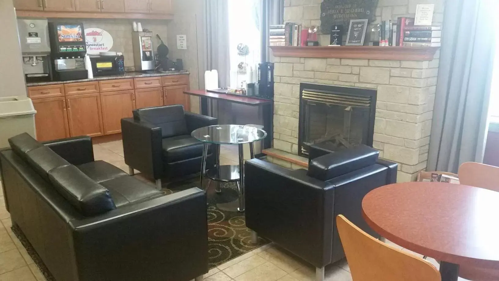 Lounge/Bar in Super 8 by Wyndham Sault Ste Marie On