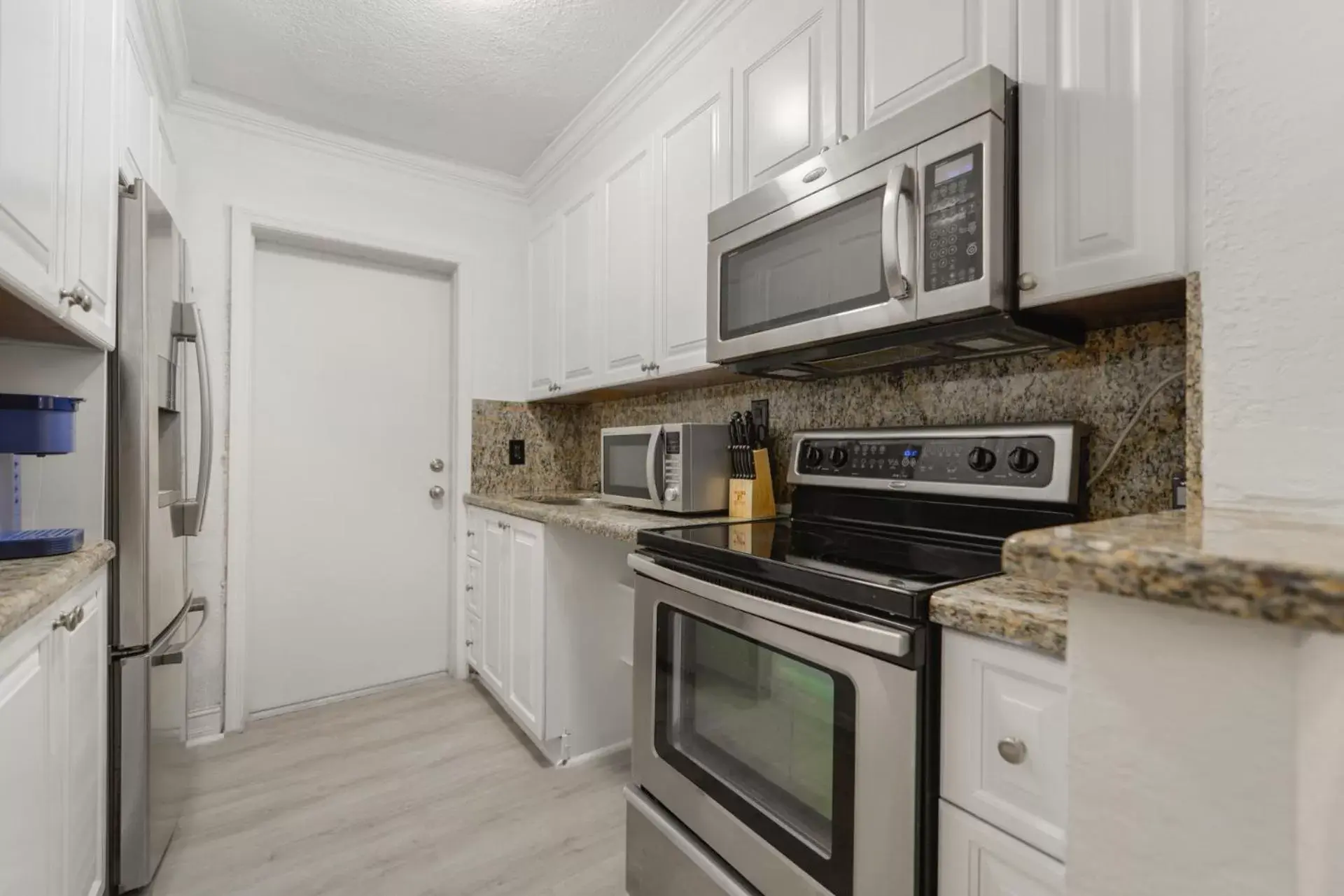 Kitchen or kitchenette, Kitchen/Kitchenette in Alani Bay Villas