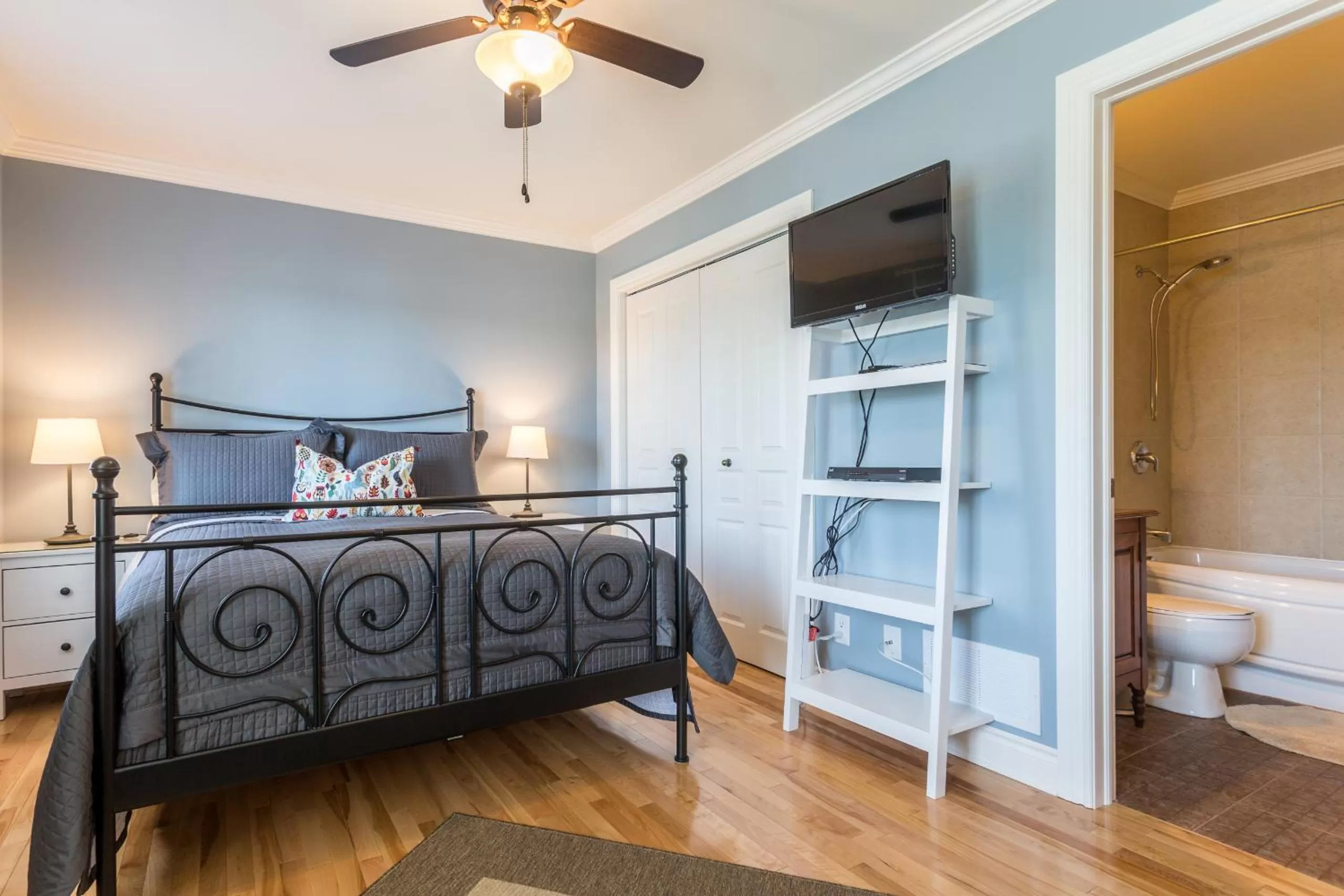 Bedroom, Bed in Les Dames du Lac