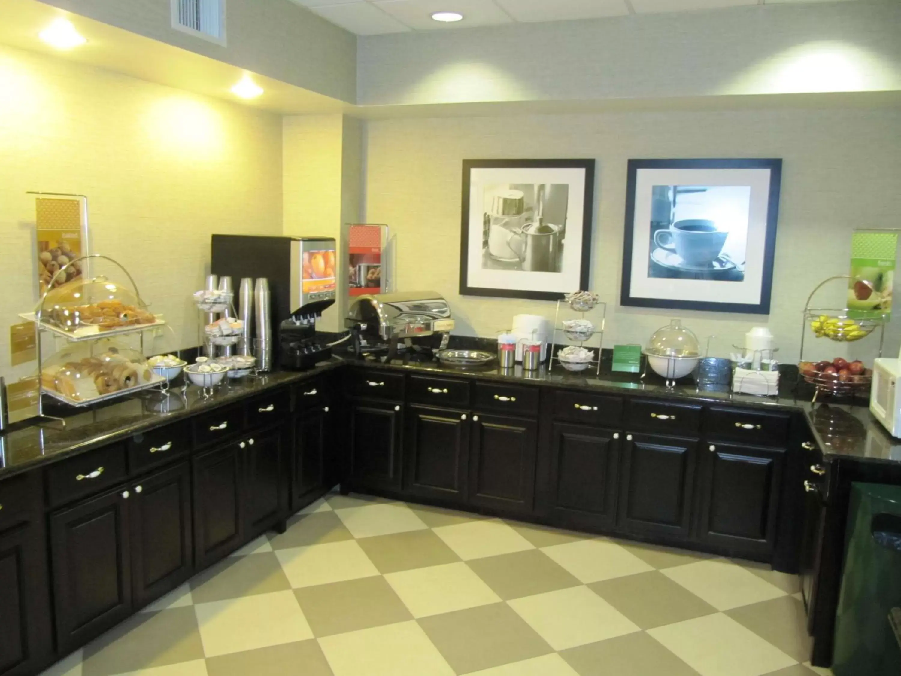 Dining area in Hampton Inn Lindale/Tyler Dining area in Hampton Inn Lindale/Tyler