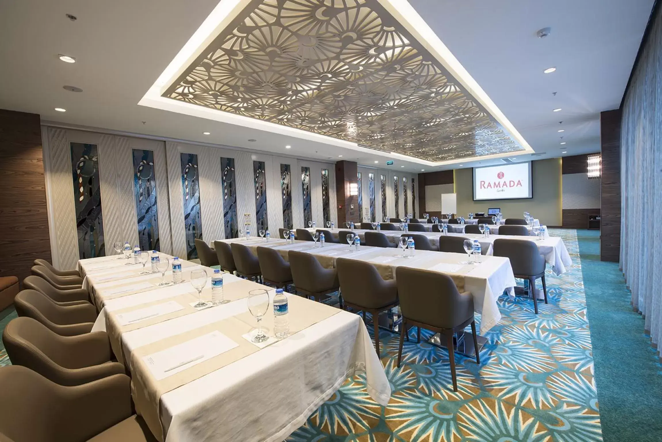 Meeting/conference room in Ramada by Wyndham Gemli̇k