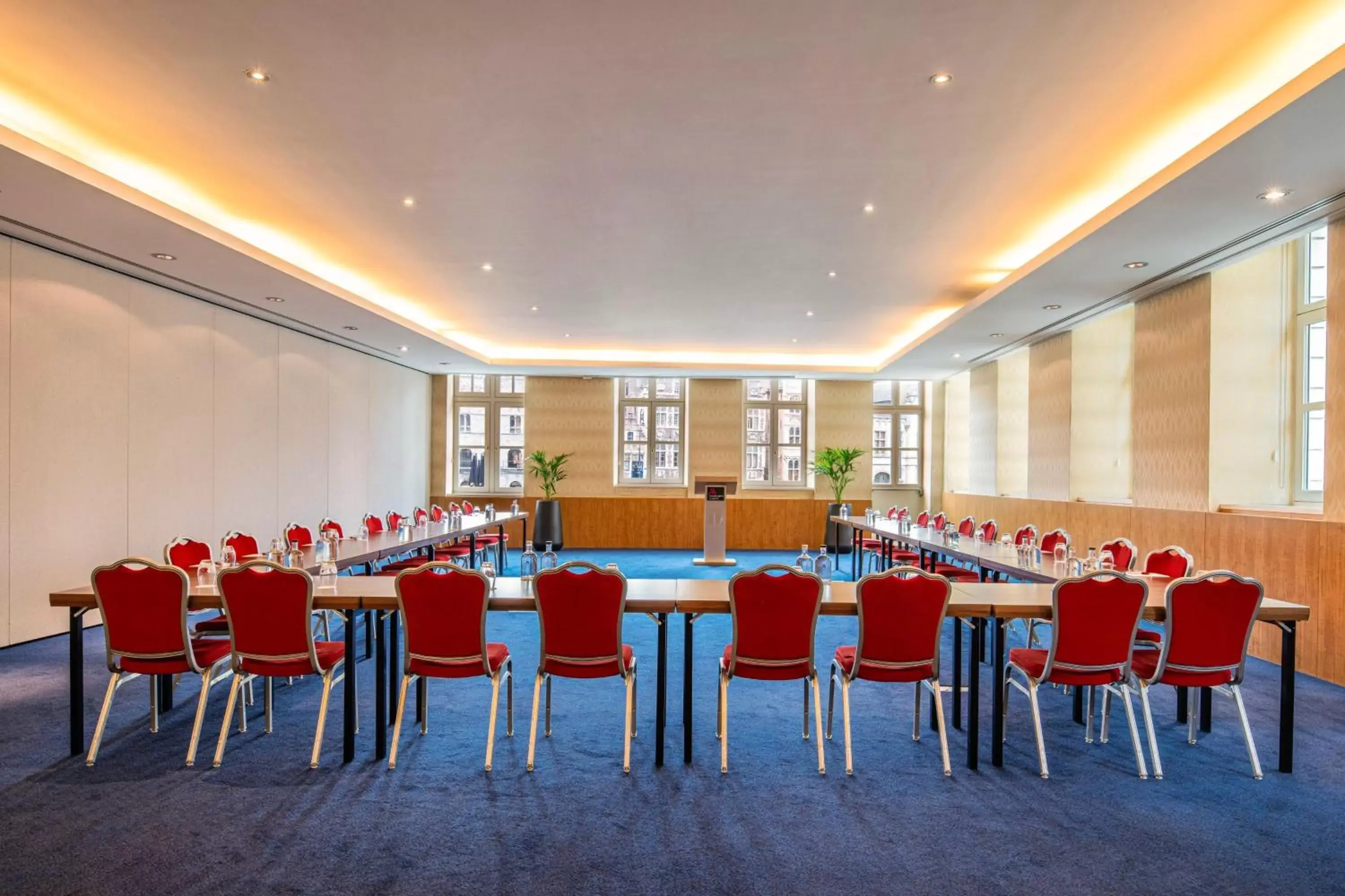 Meeting/conference room, Restaurant/Places to Eat in Ghent Marriott Hotel