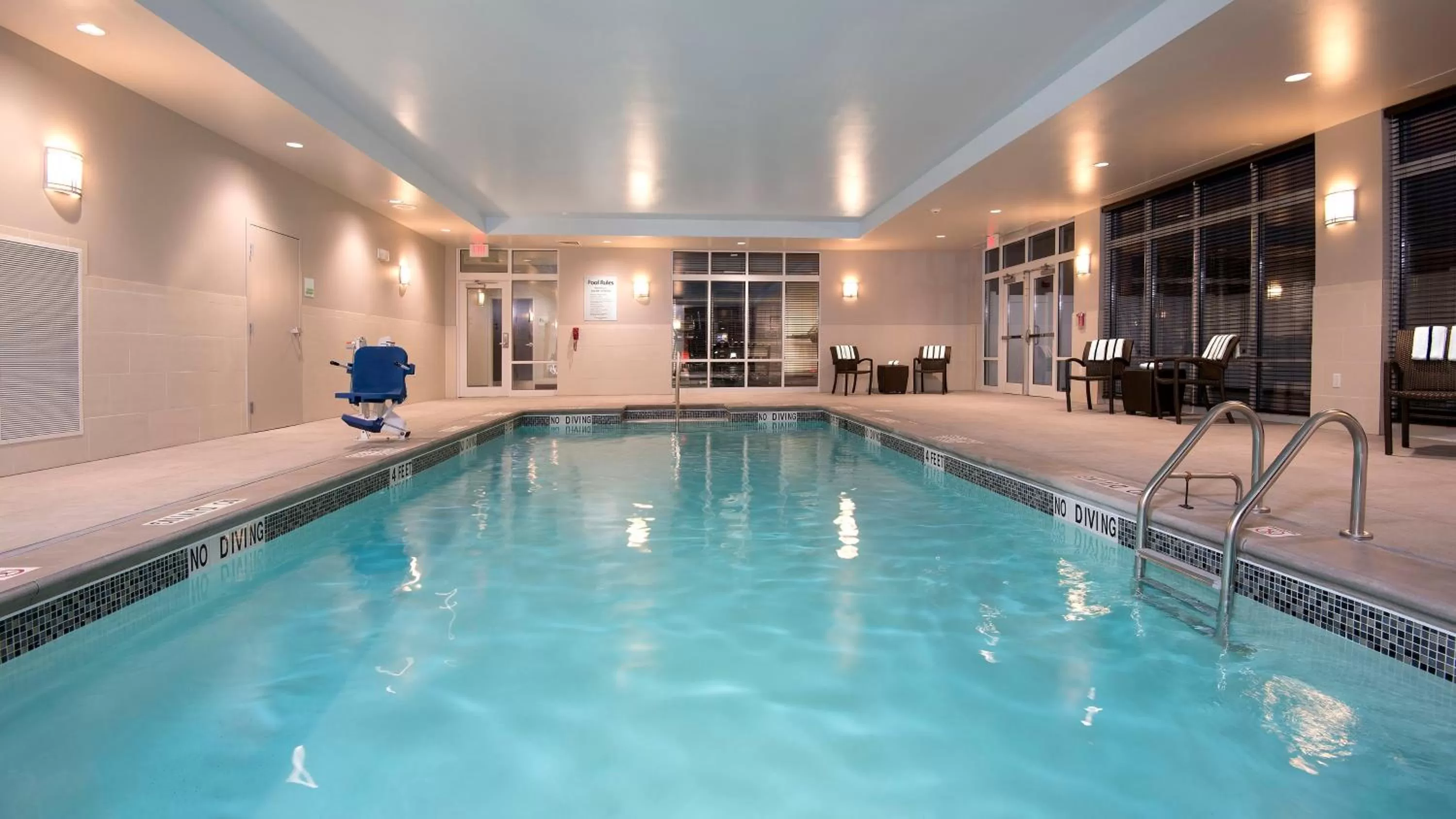 Swimming pool in Holiday Inn Indianapolis Airport by IHG
