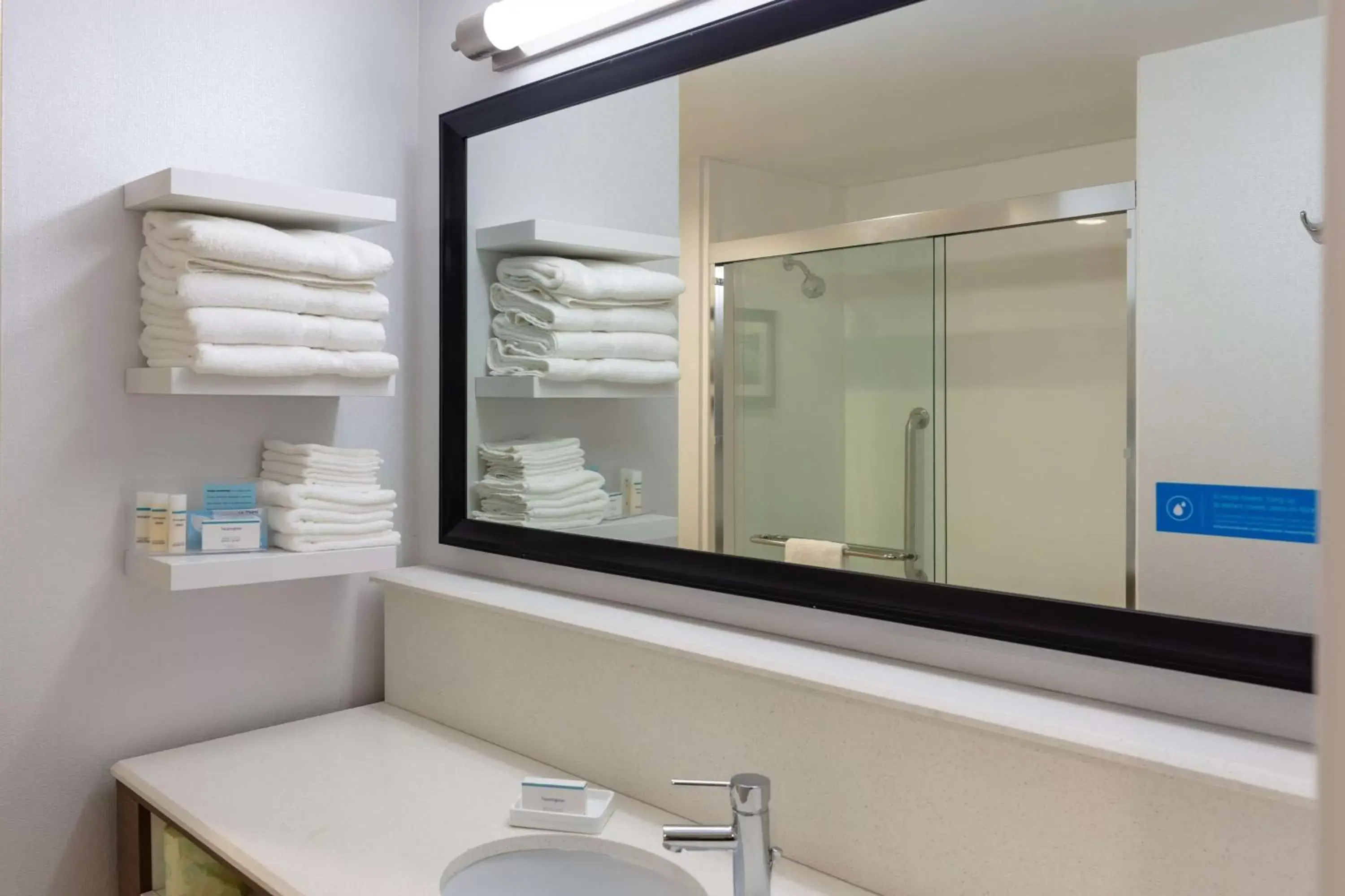 Standard King Room - Non-Smoking in Hampton Inn Wetumpka Standard King Room - Non-Smoking in Hampton Inn Wetumpka