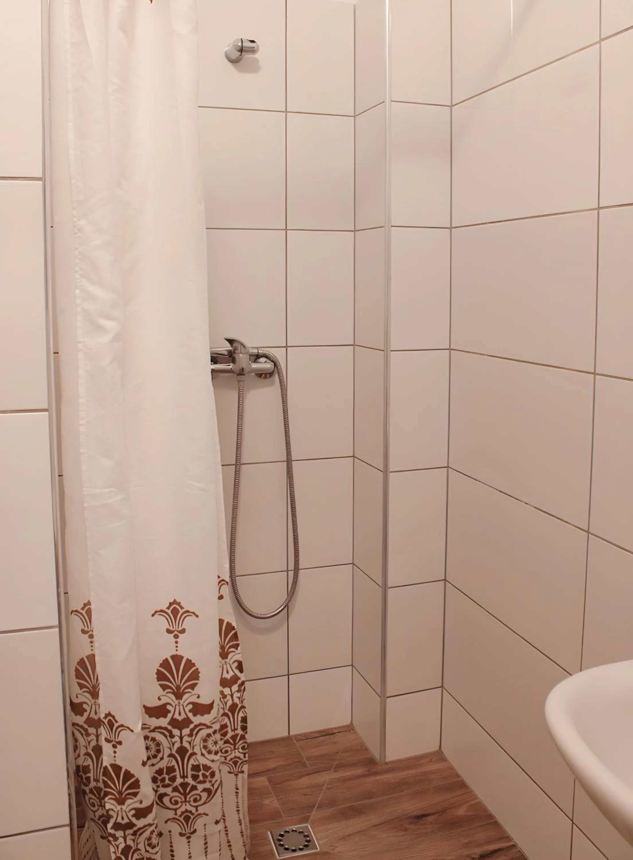 Shower in Warsaw Hostel Centrum Private Rooms & Dorms