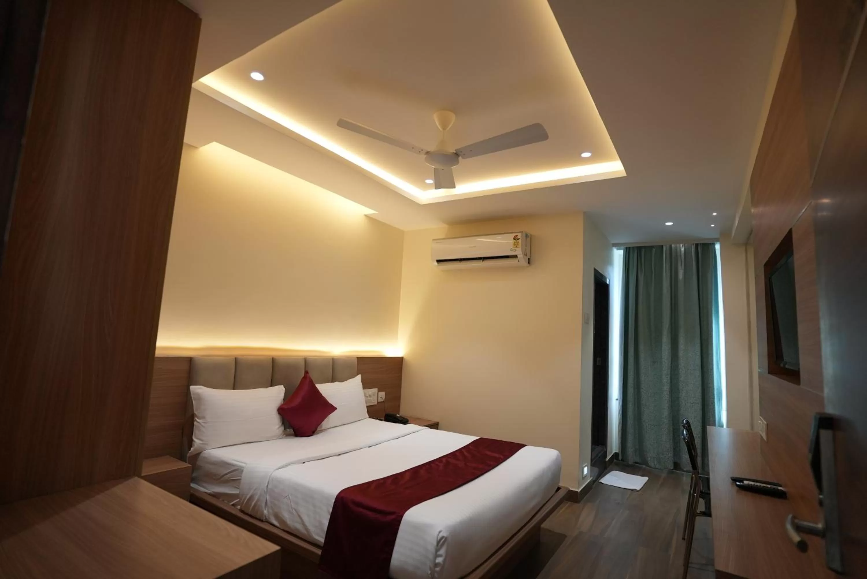 Bed in Eden Park Boutique Hotel