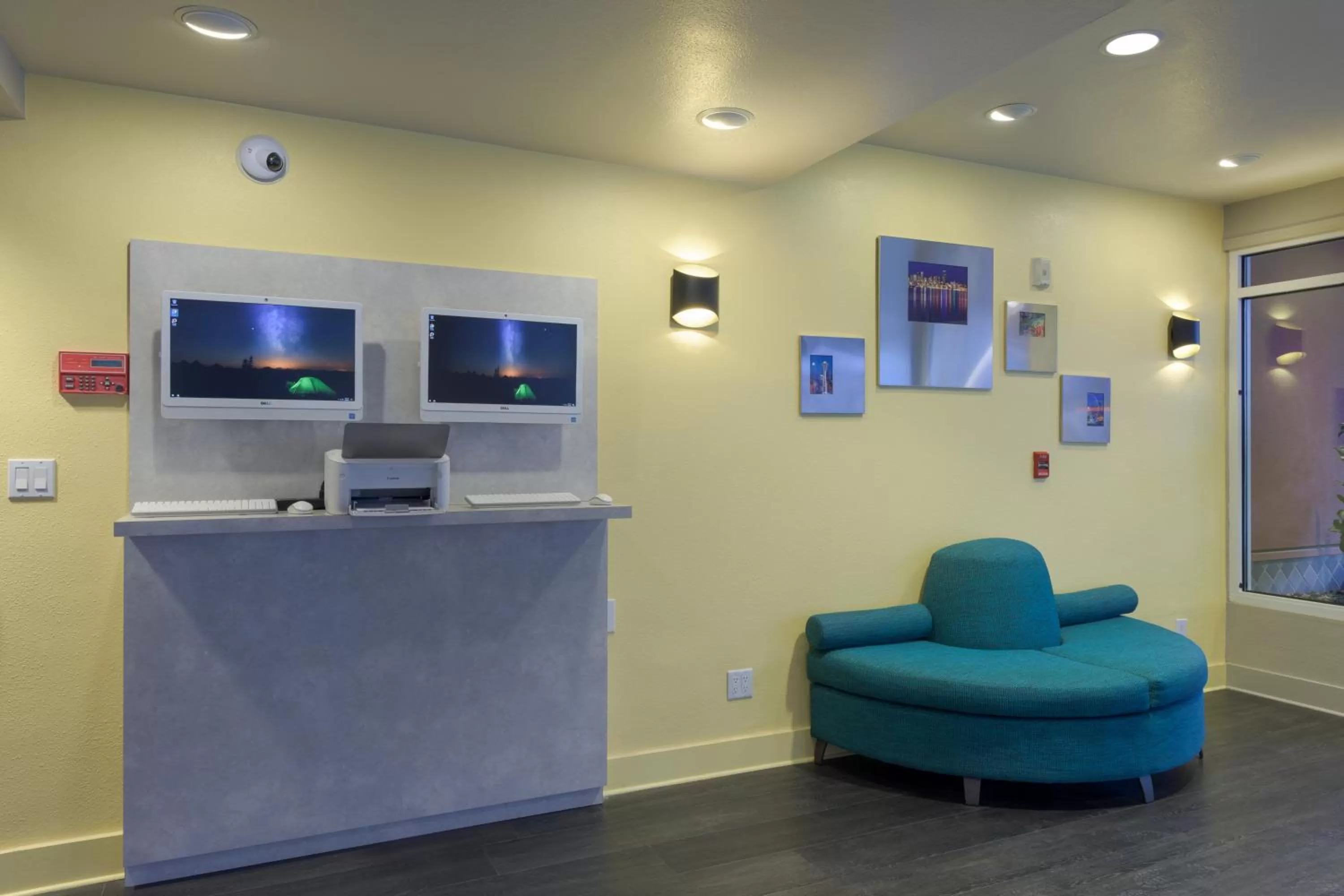 Lobby or reception in Belltown Inn