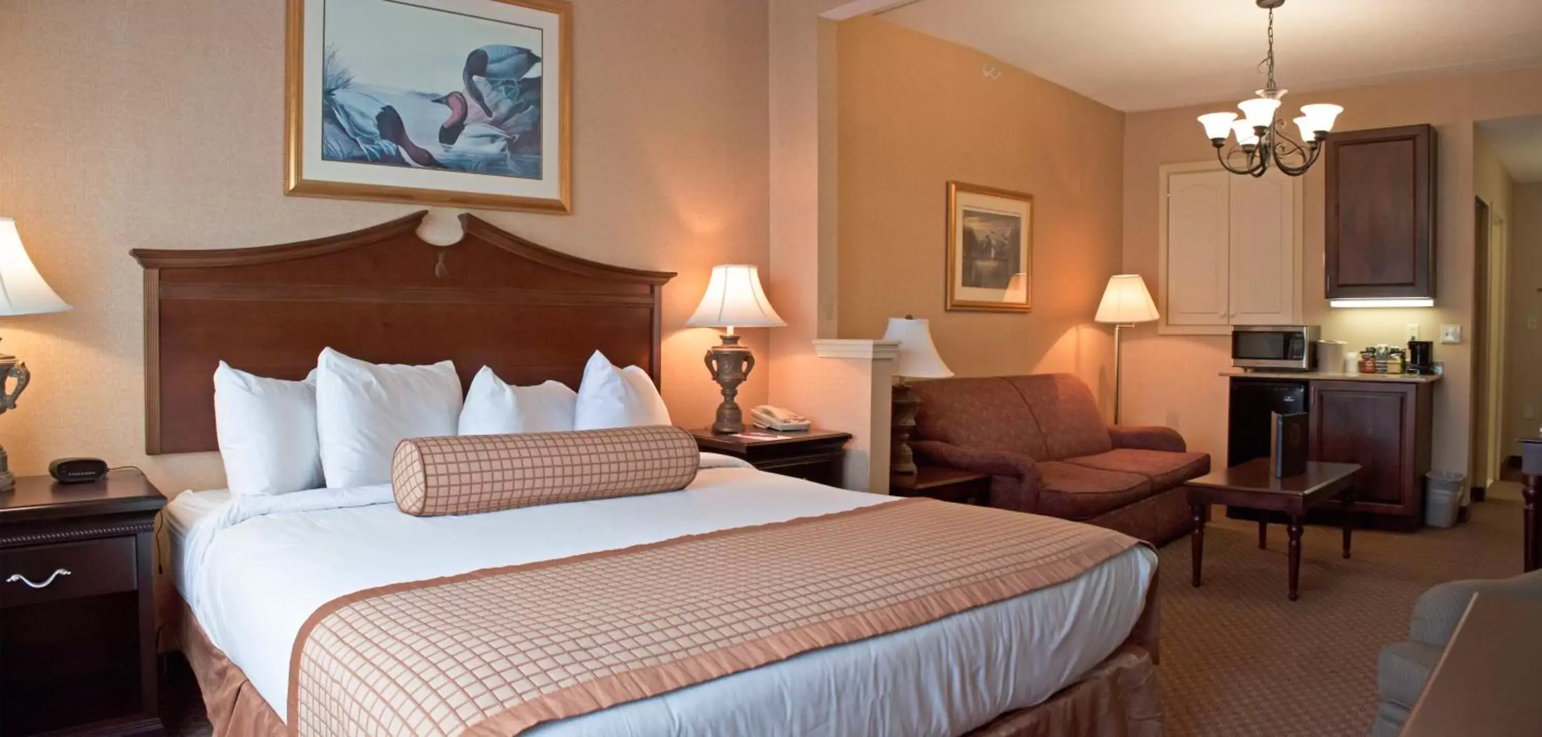 Golfcourse, Bed in Fort William Henry Hotel