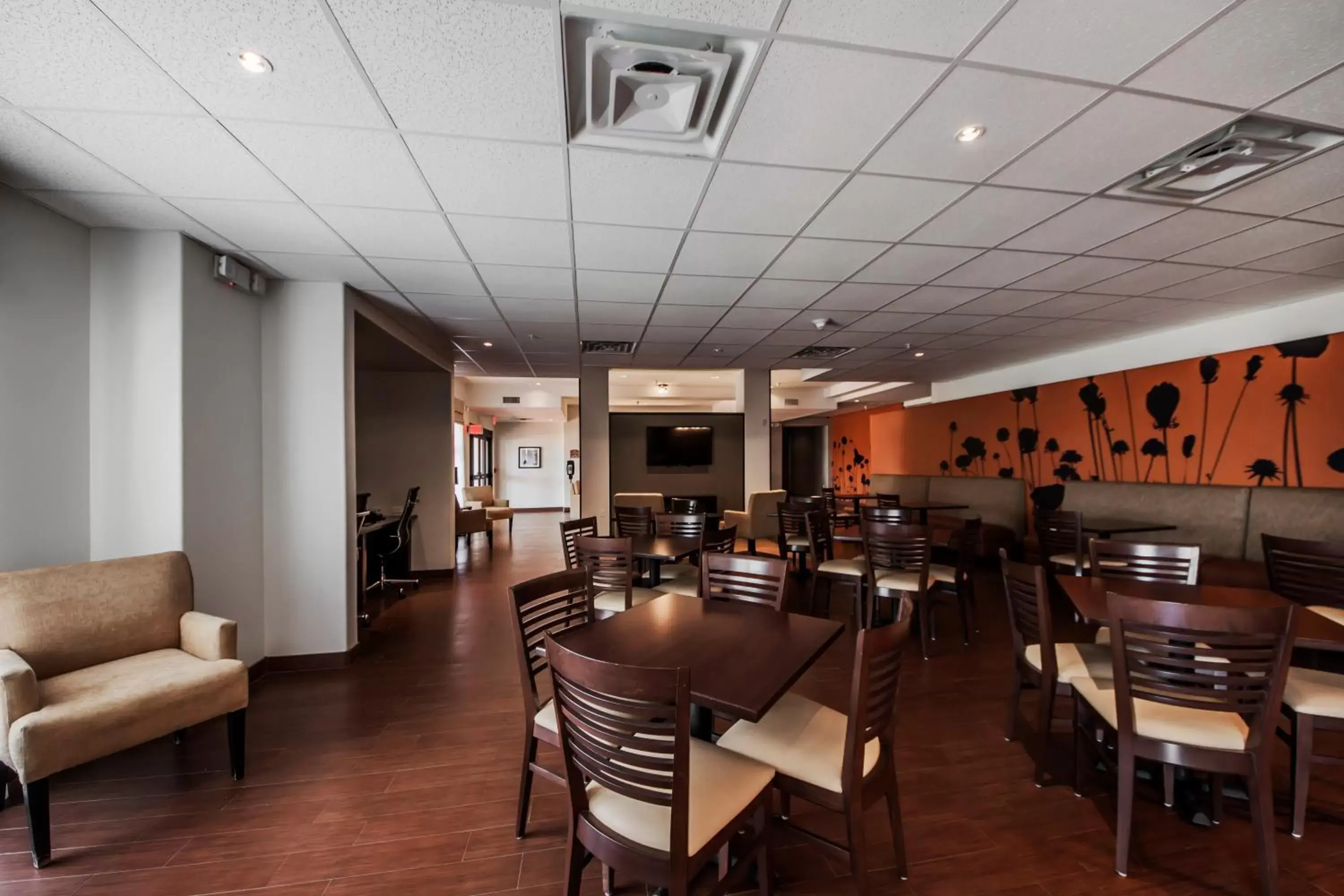 Restaurant/Places to Eat in Sleep Inn & Suites Hennessey North
