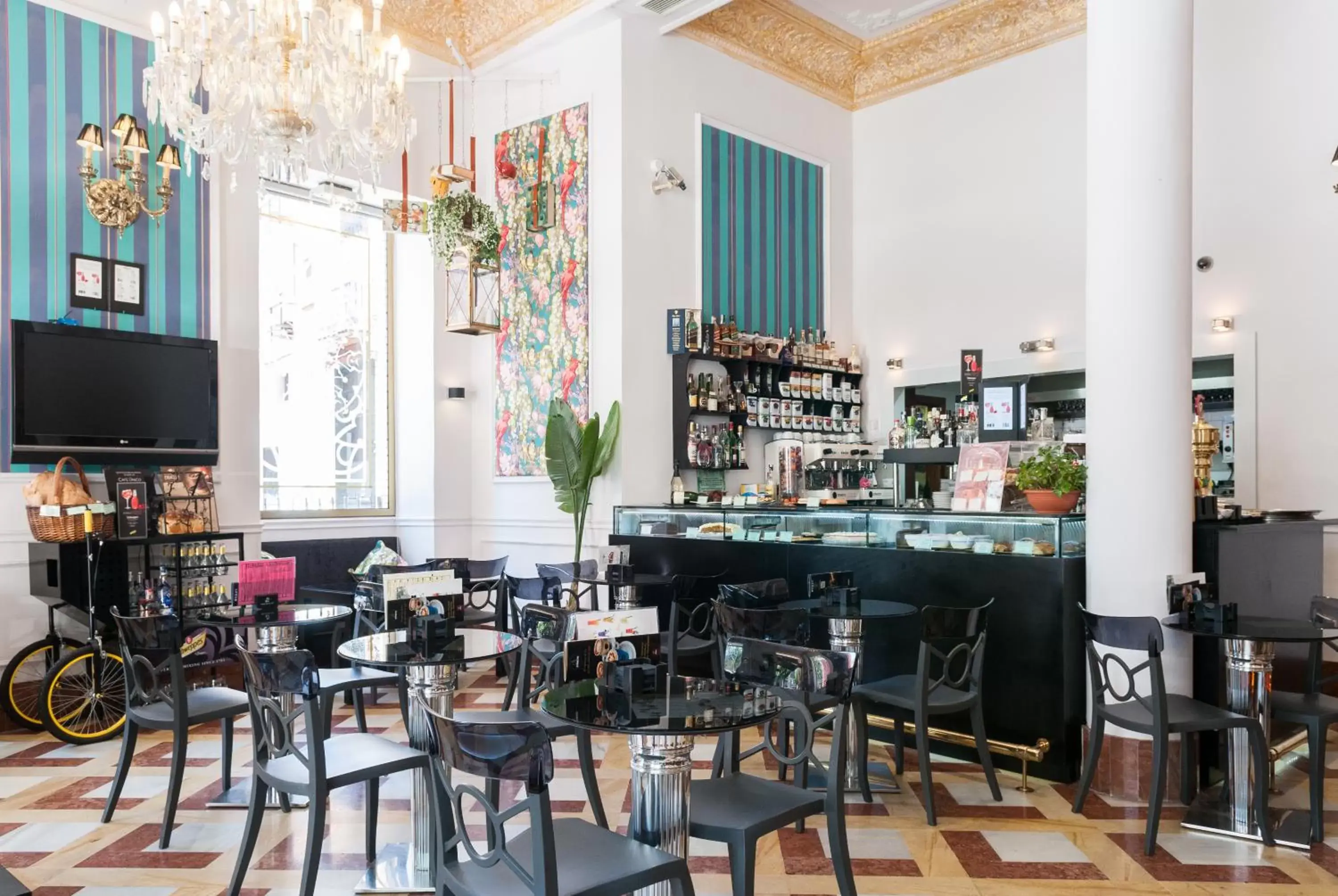 Day, Restaurant/Places to Eat in Adriano Boutique Sevilla