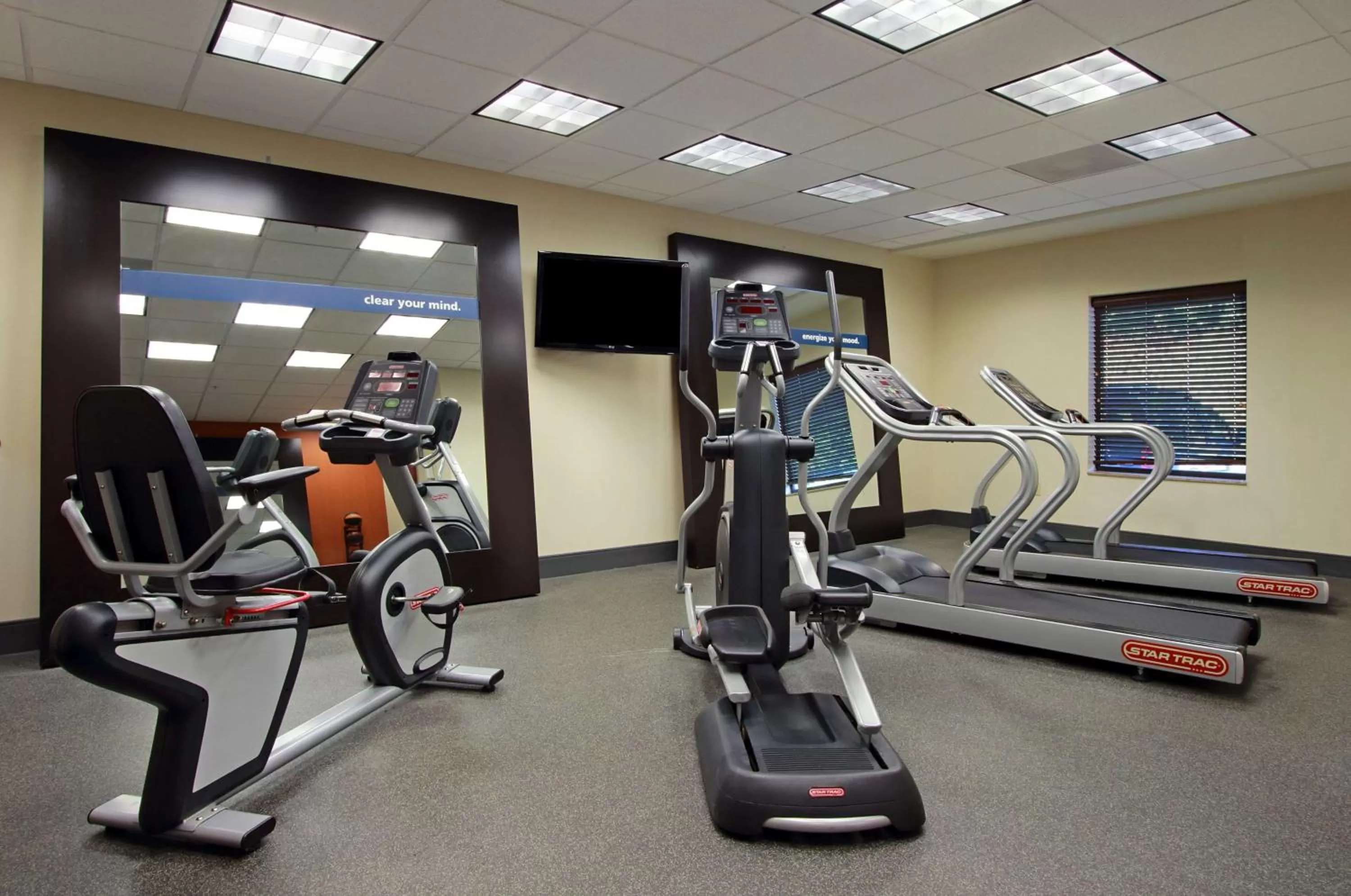 Fitness centre/facilities in Hampton Inn Winfield