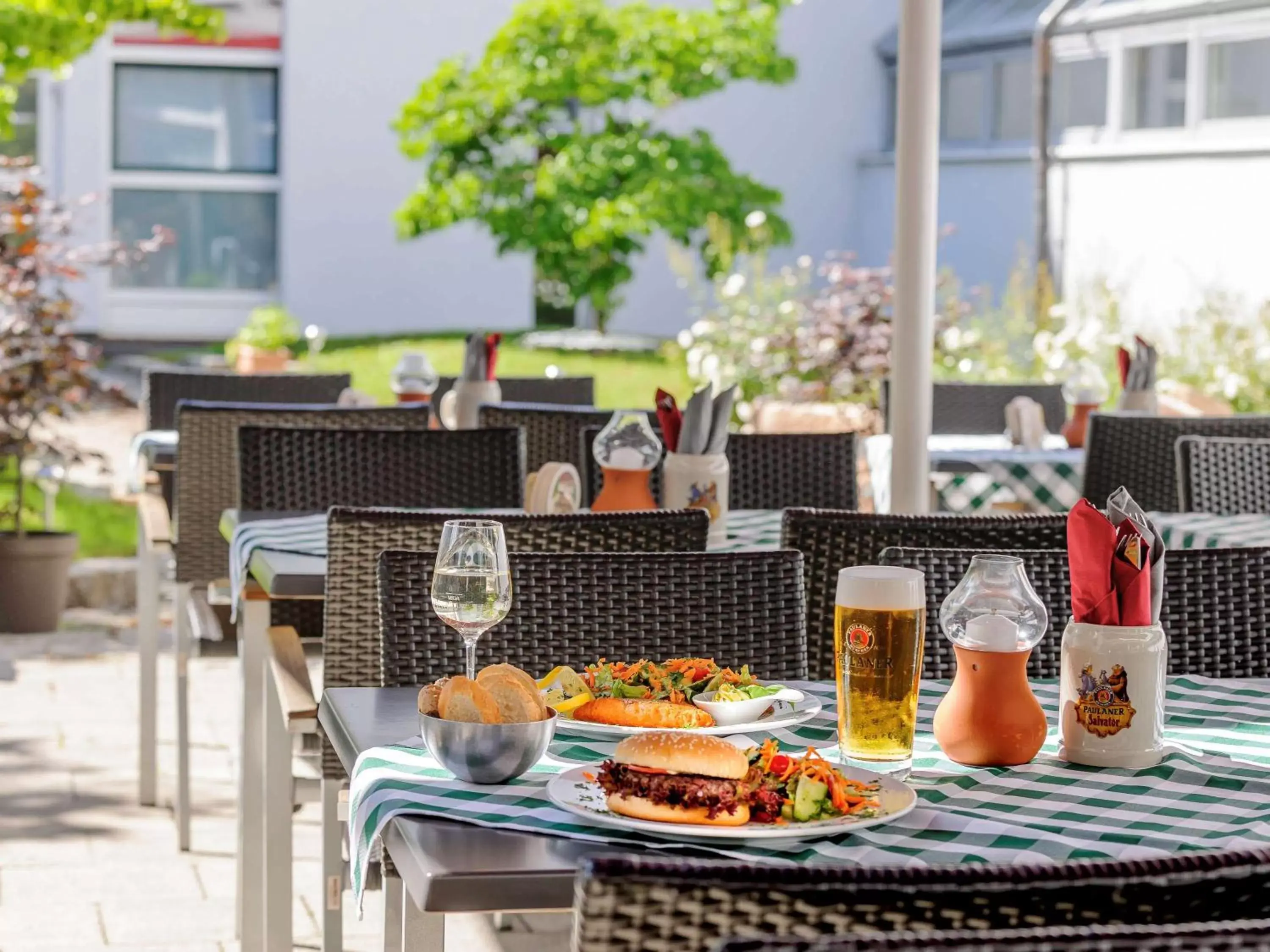 Lounge or bar, Restaurant/Places to Eat in ibis München City Nord