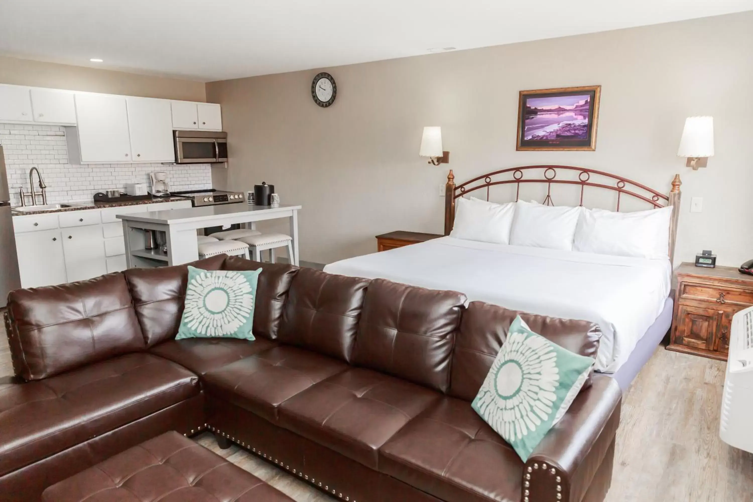 Living room in Aarchway Inn Living room in Aarchway Inn