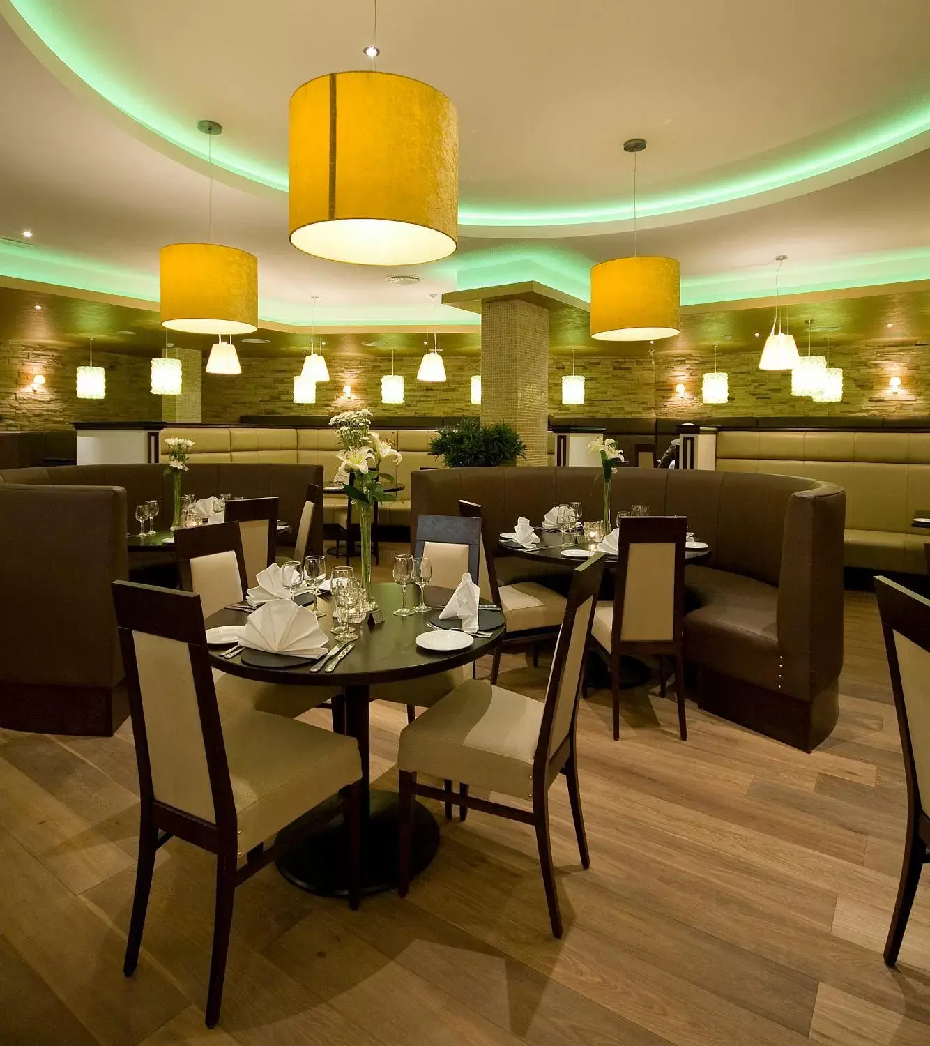 Restaurant/Places to Eat in Bracken Court Hotel