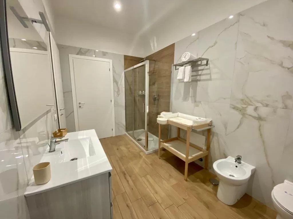 Shower, Bathroom in Villa Manto Bed and Breakfast - Torre Annunziata Pompei