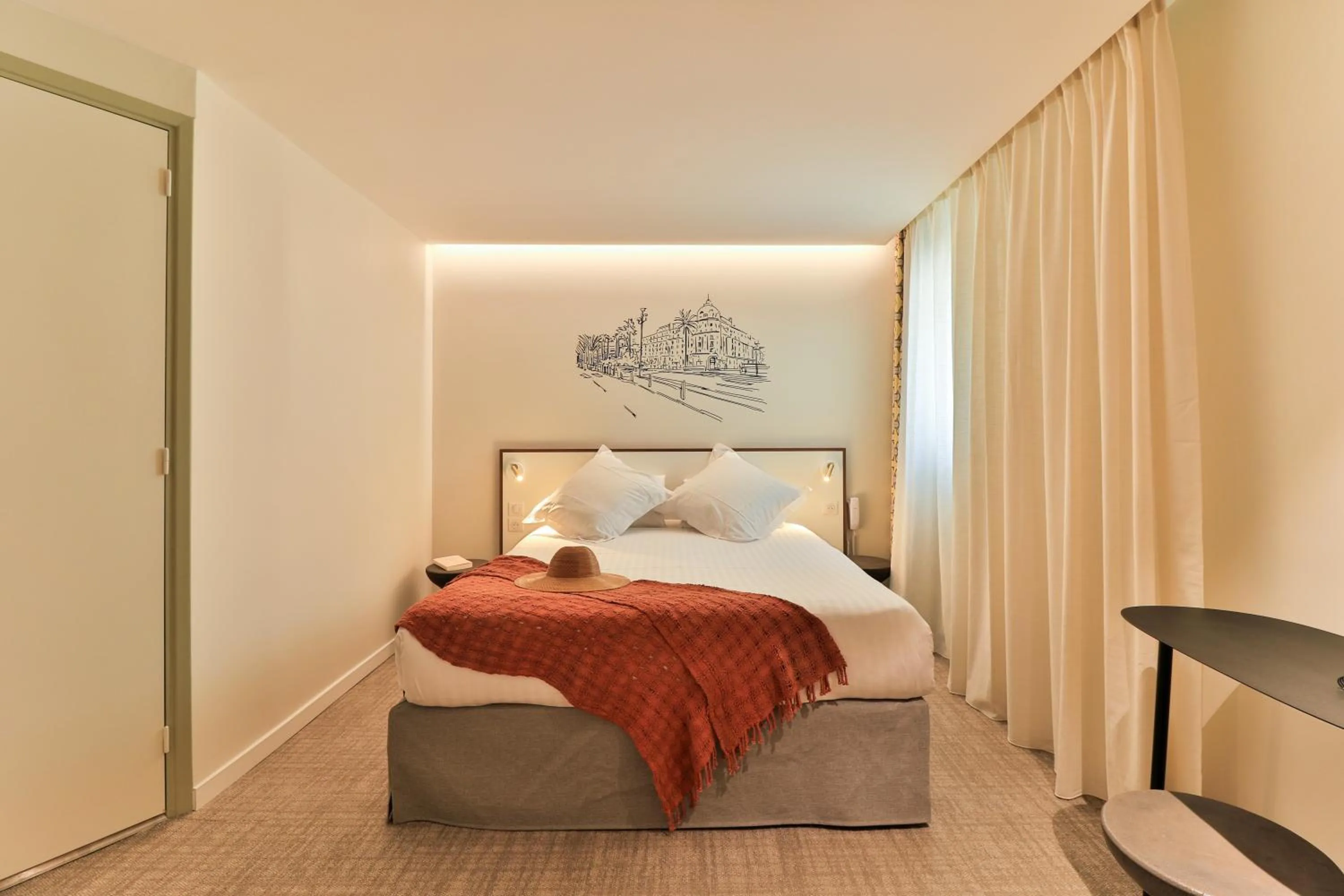 Bed in Hotel du Pin Nice Port