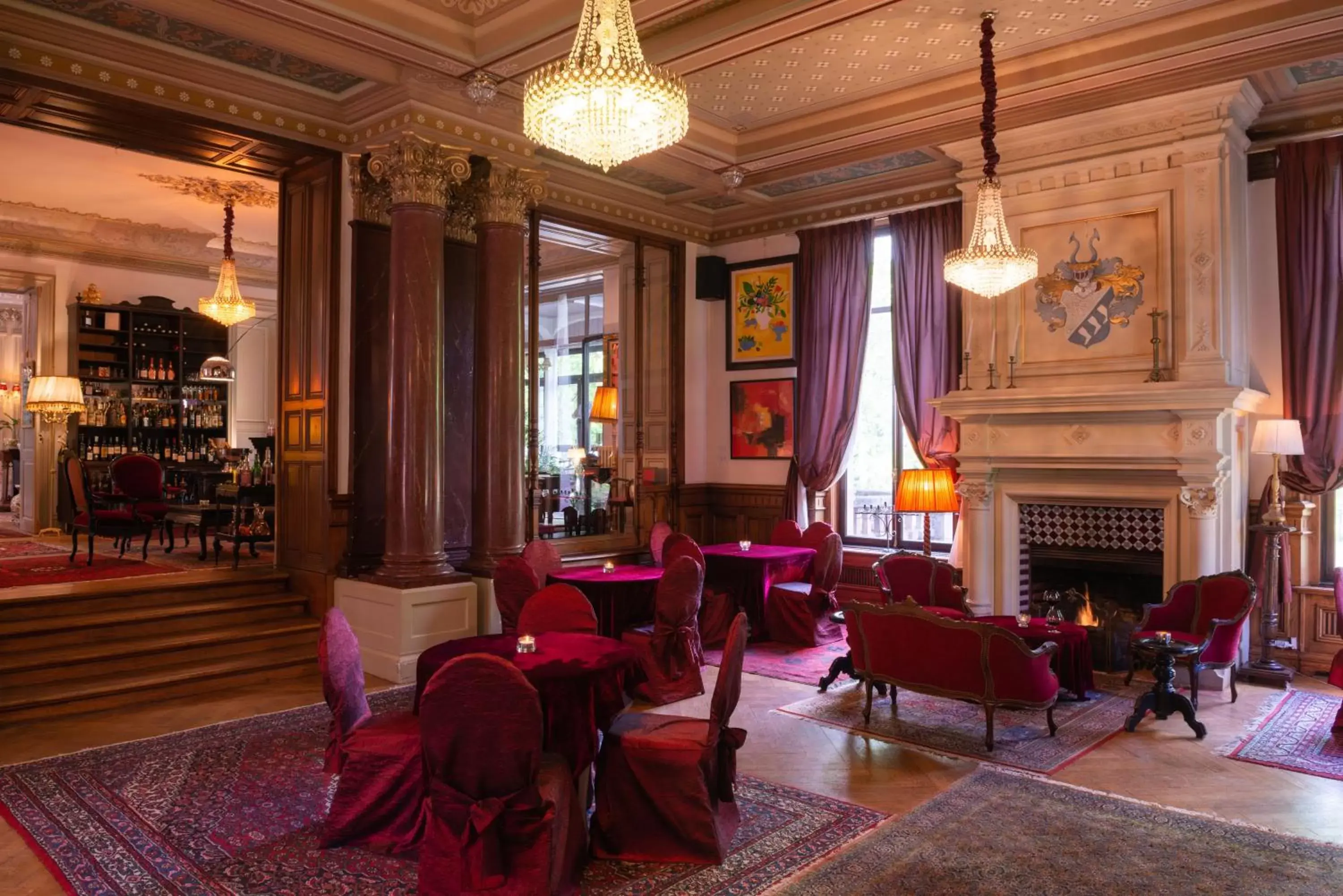 Lounge or bar, Restaurant/Places to Eat in Domaine de Beaupré - Hotel The Originals Relais