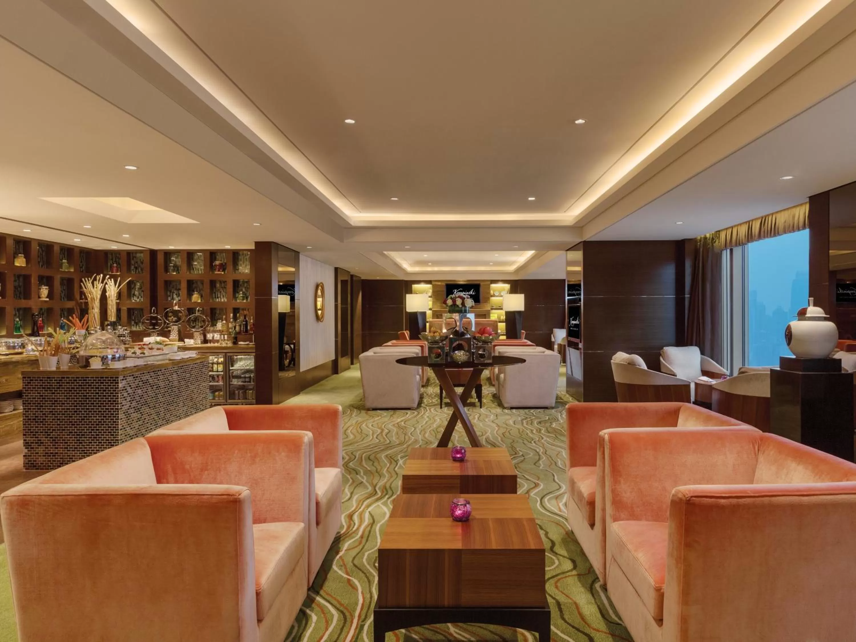 Lounge or bar in Kempinski Hotel Chongqing - Complimentary 500ml Home-Brewed beer voucher upon check-in