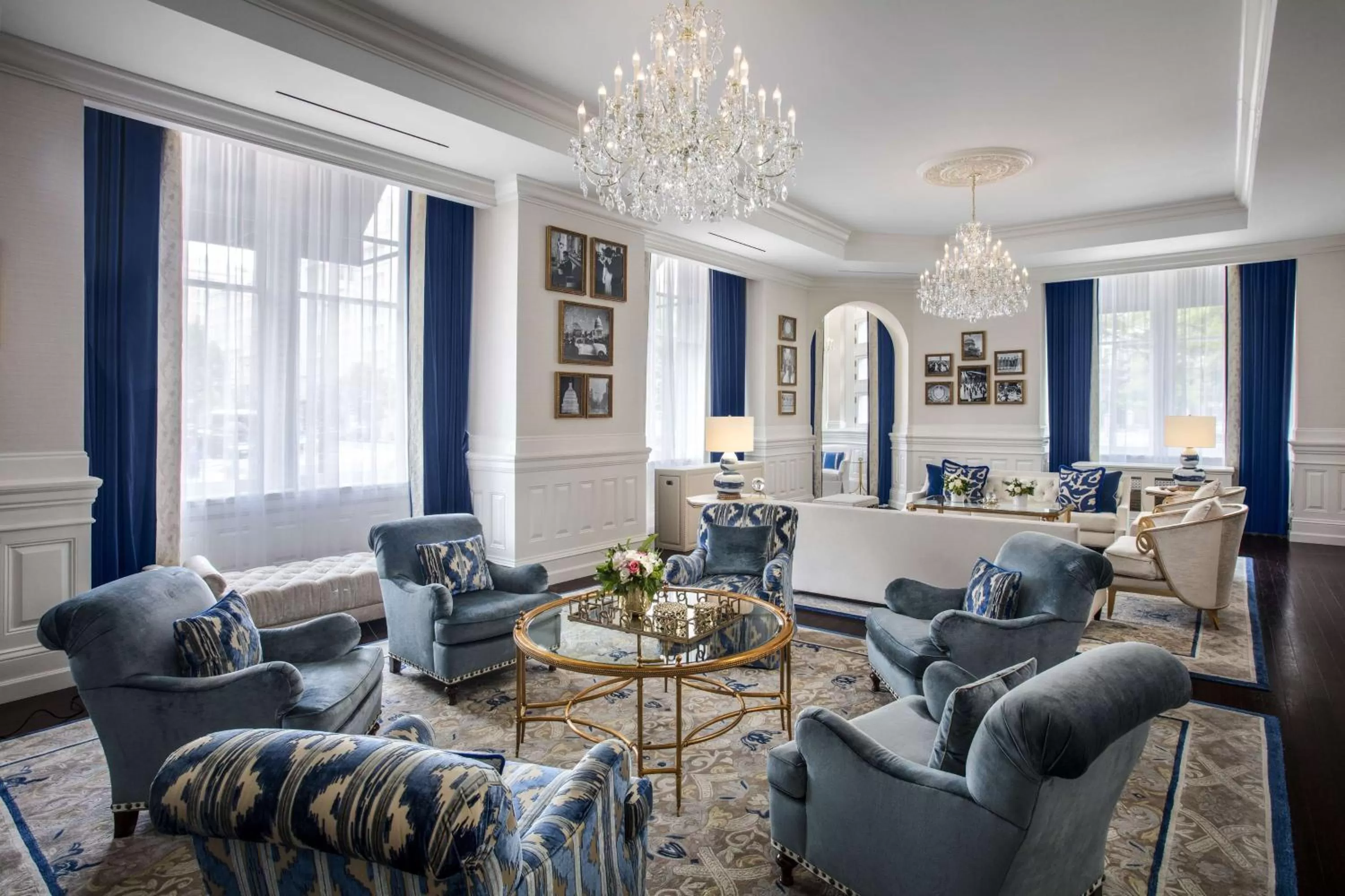 Living room in Waldorf Astoria Washington DC