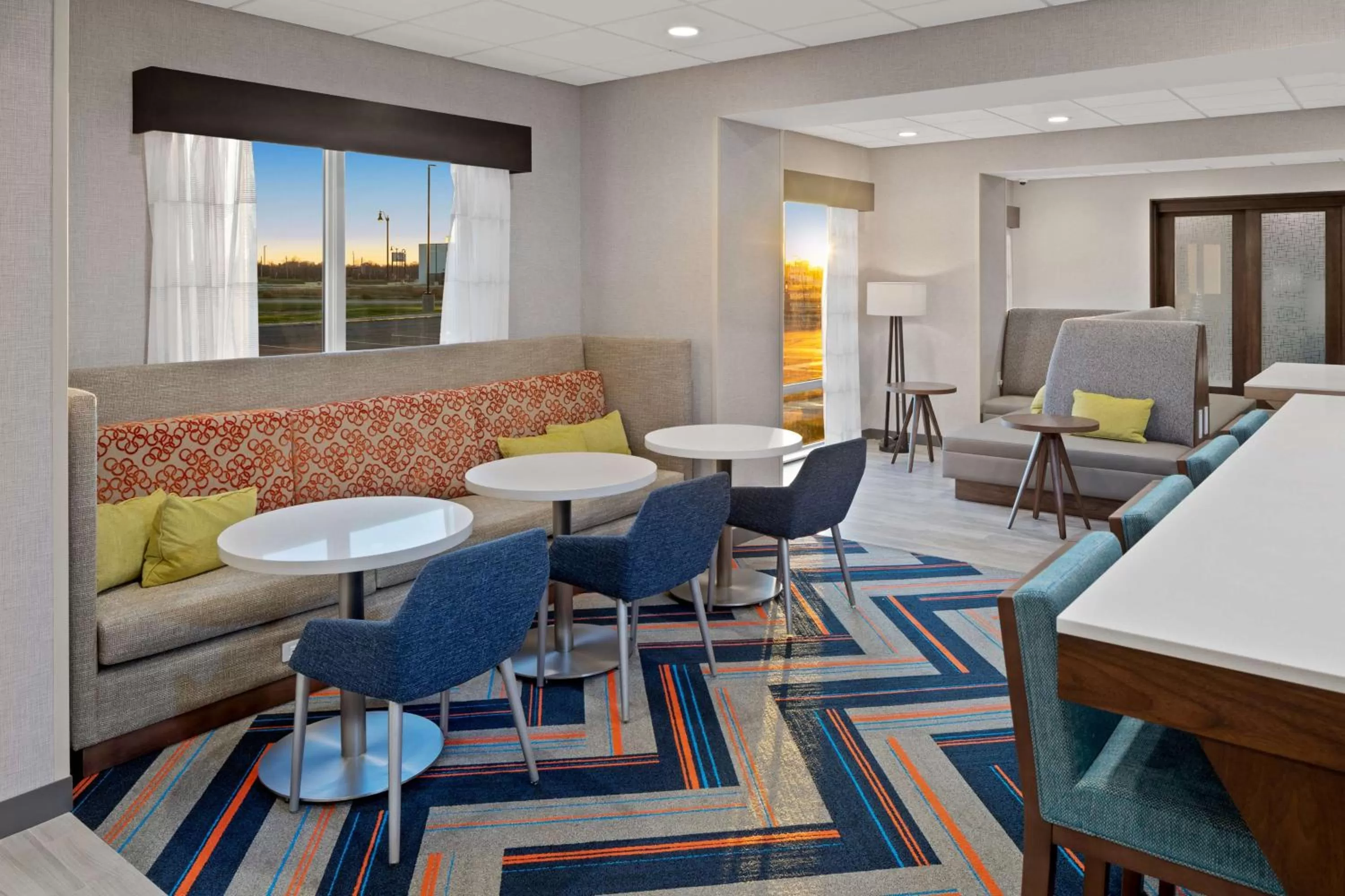 Communal lounge/ TV room in Hampton Inn Circleville, Oh