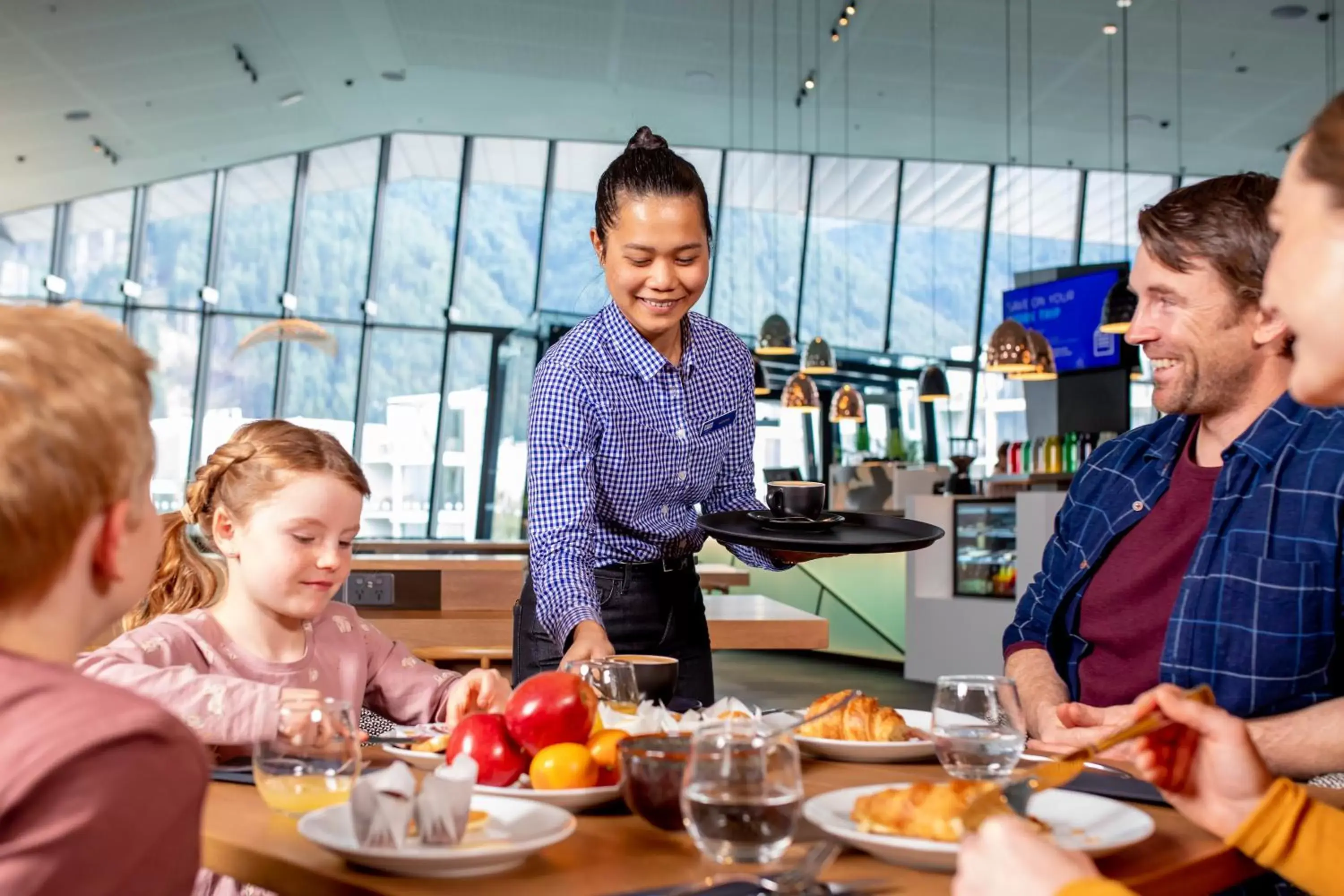 Breakfast in Holiday Inn Express & Suites Queenstown, an IHG Hotel