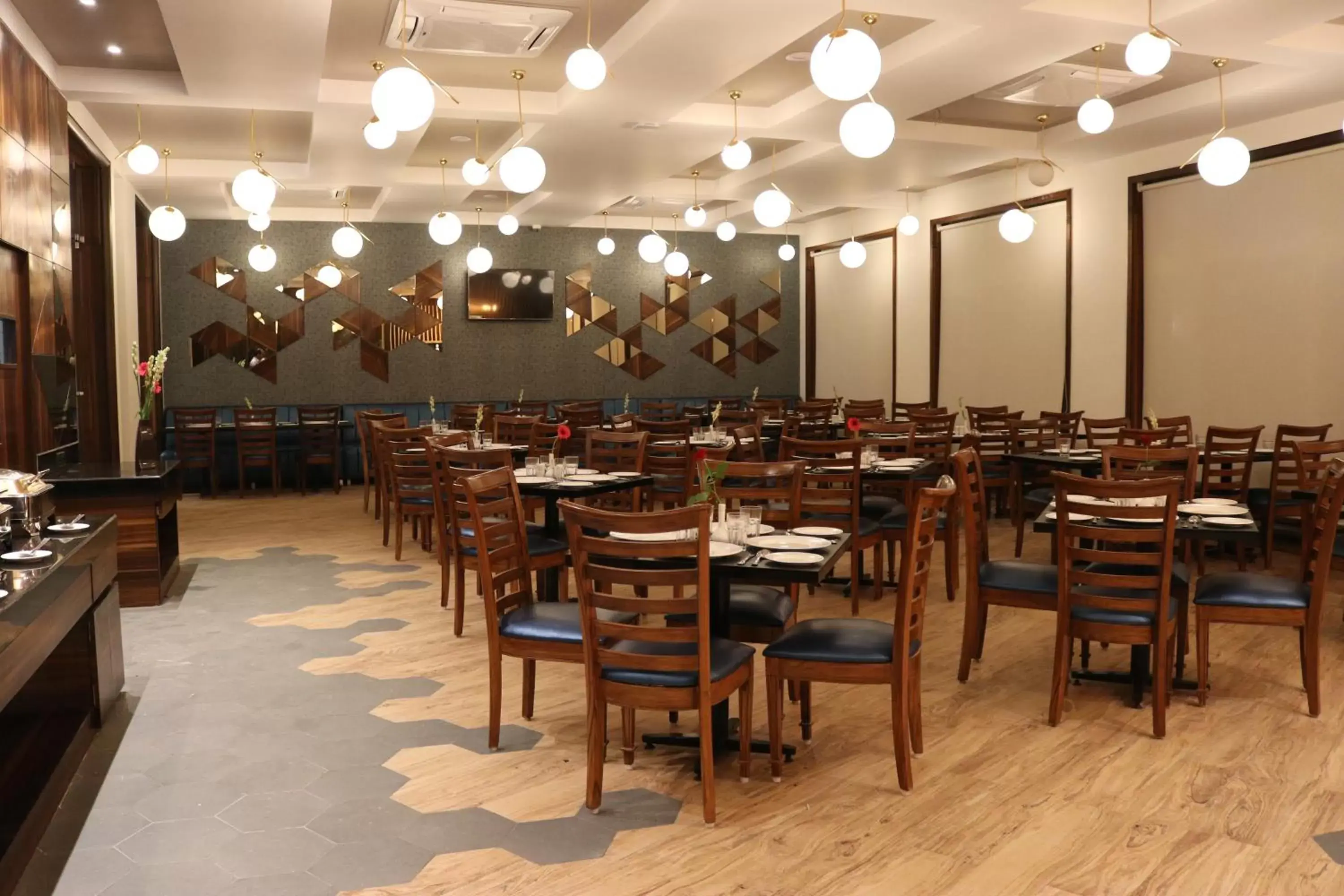 Restaurant/Places to Eat in 7 Apple Resort Lonavala