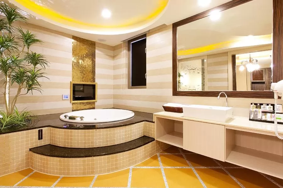 Bathroom in Discovery Motel - Yanping