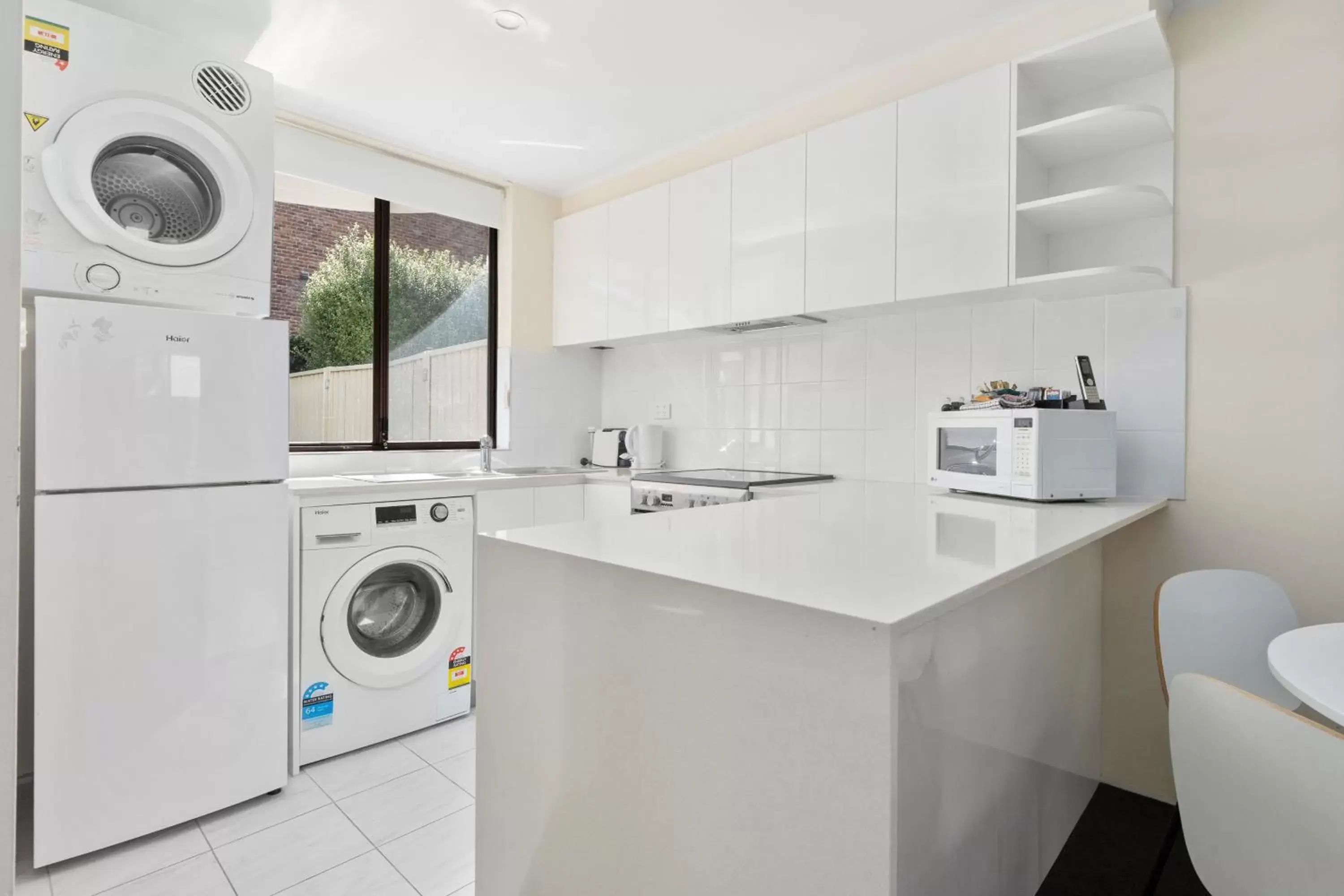 dishwasher, Kitchen/Kitchenette in Manuka Park Serviced Apartments