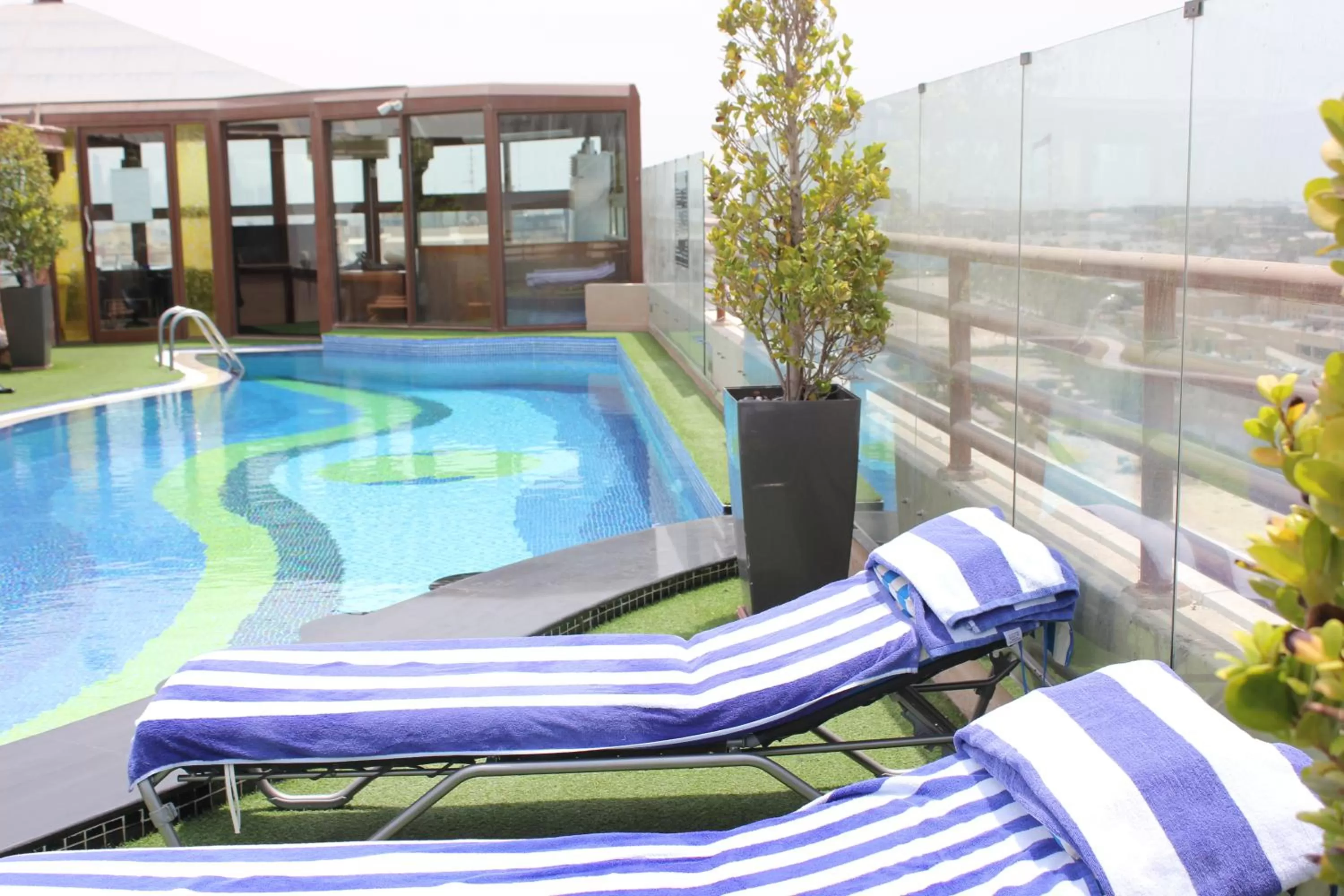 Swimming pool in Sea View Hotel Dubai