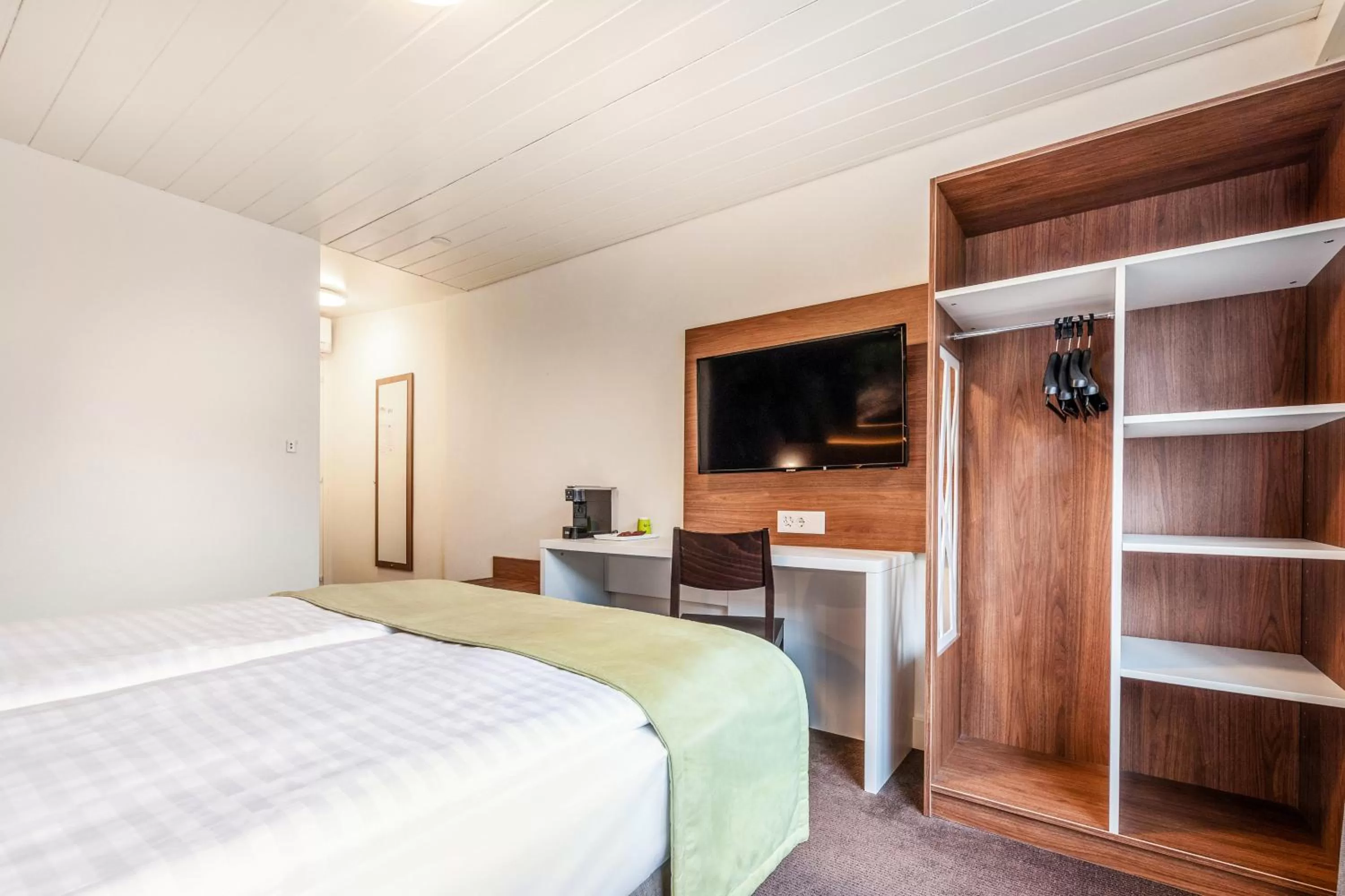 Photo of the whole room, Bed in Campanile Martigny