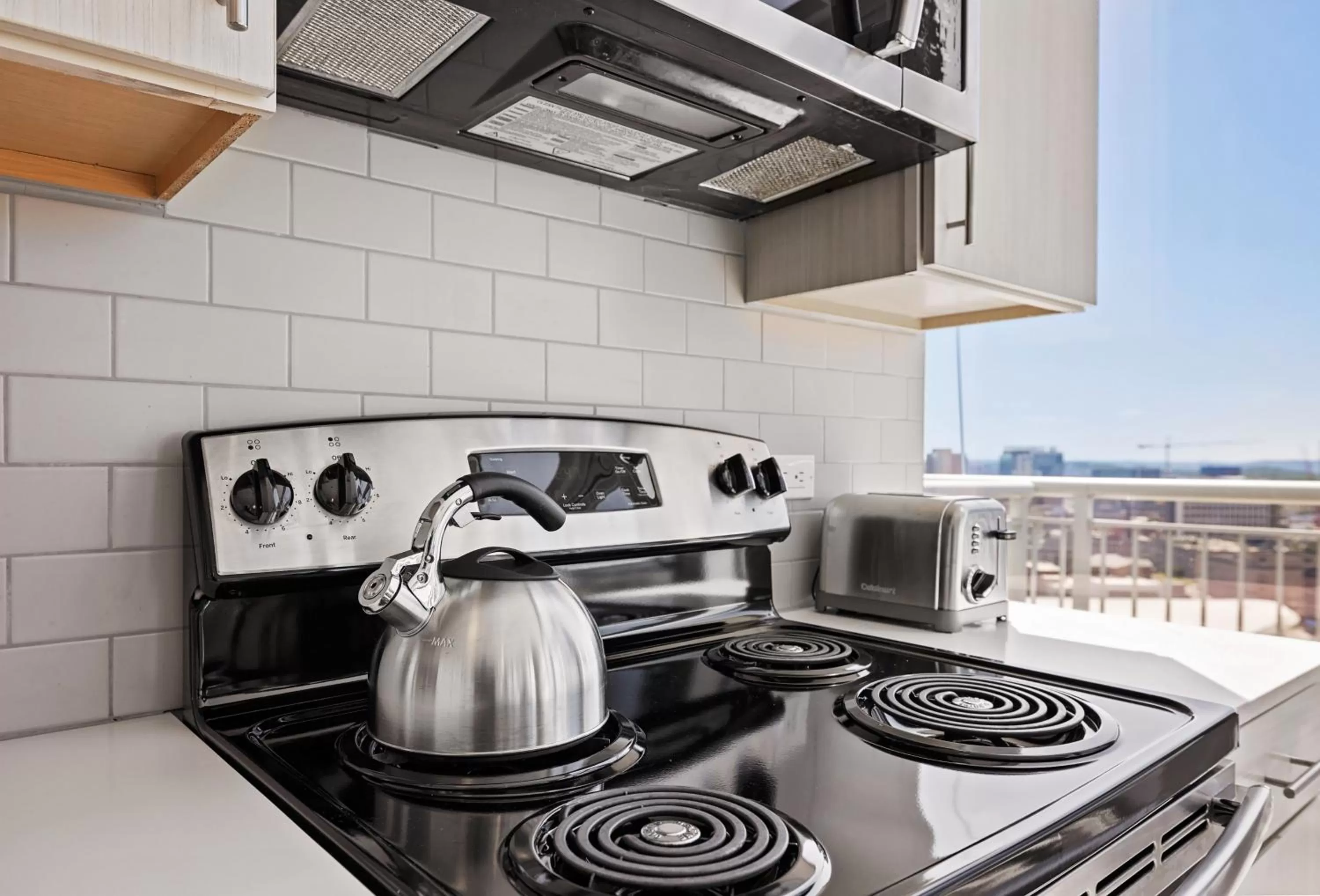 Kitchen or kitchenette in Placemakr Premier SoBro