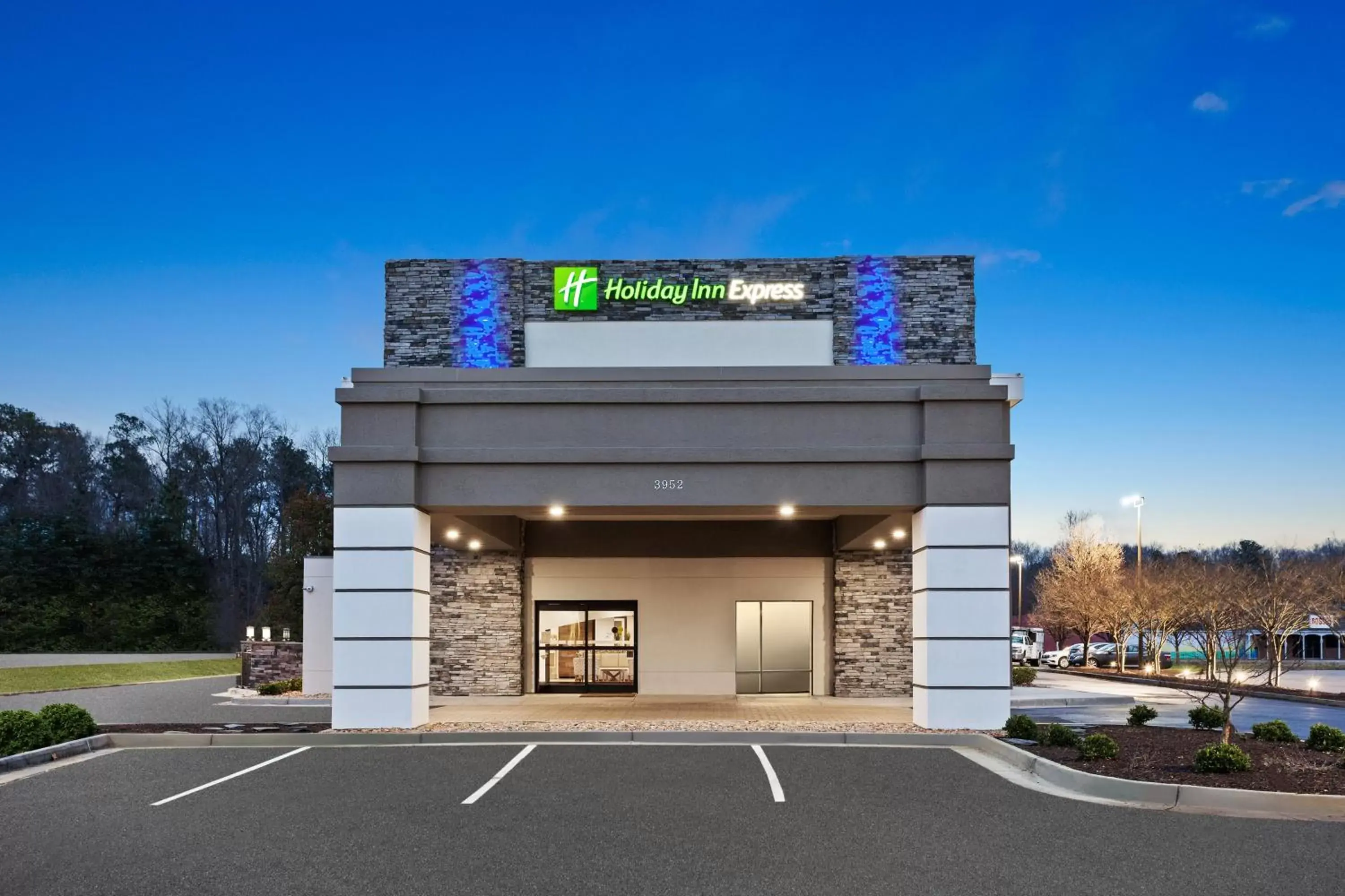 Property Building in Holiday Inn Express Hopewell - Fort Lee Area, an IHG Hotel