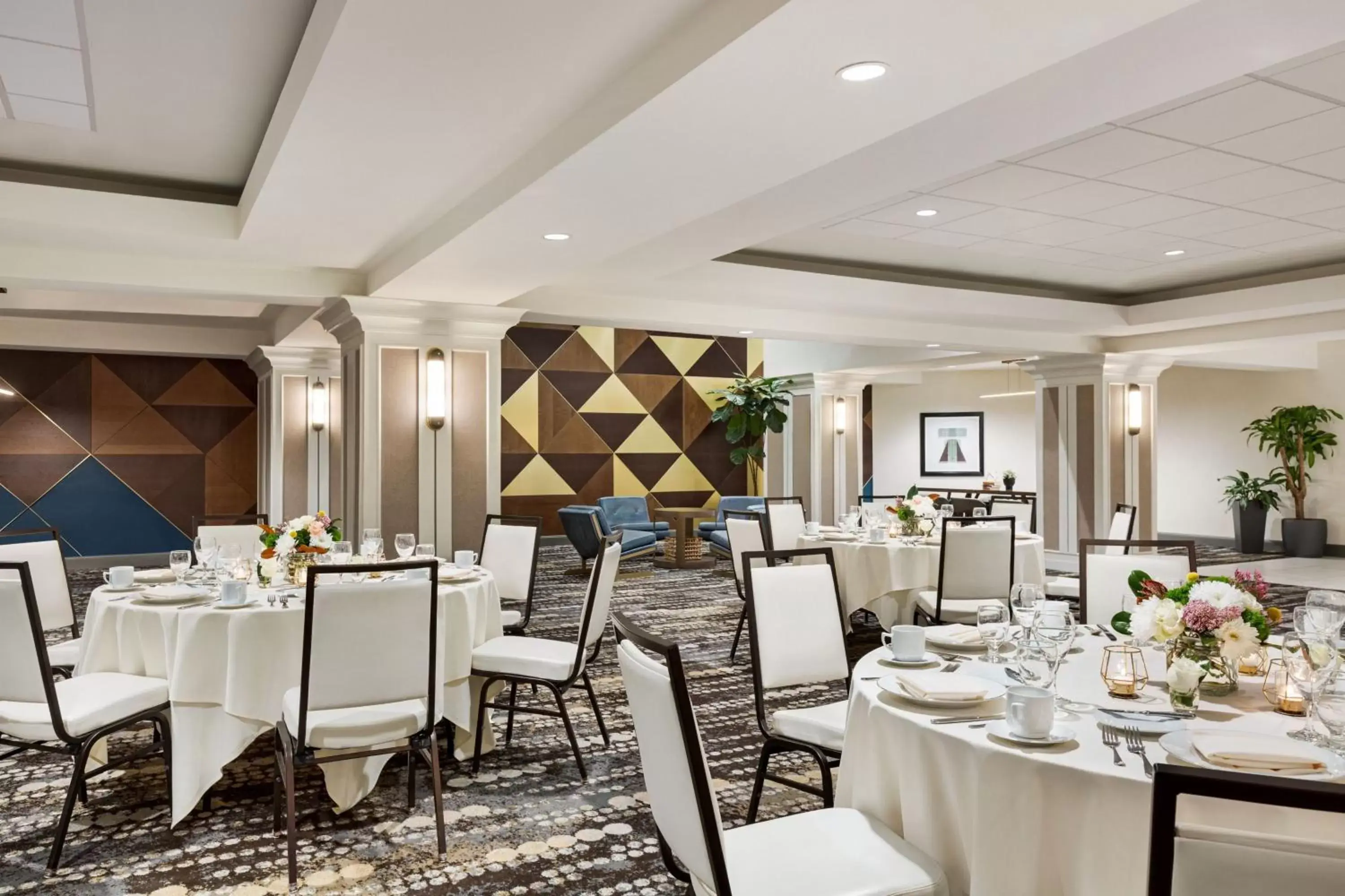 Lounge or bar, Restaurant/Places to Eat in Magnolia Hotel Denver, a Tribute Portfolio Hotel