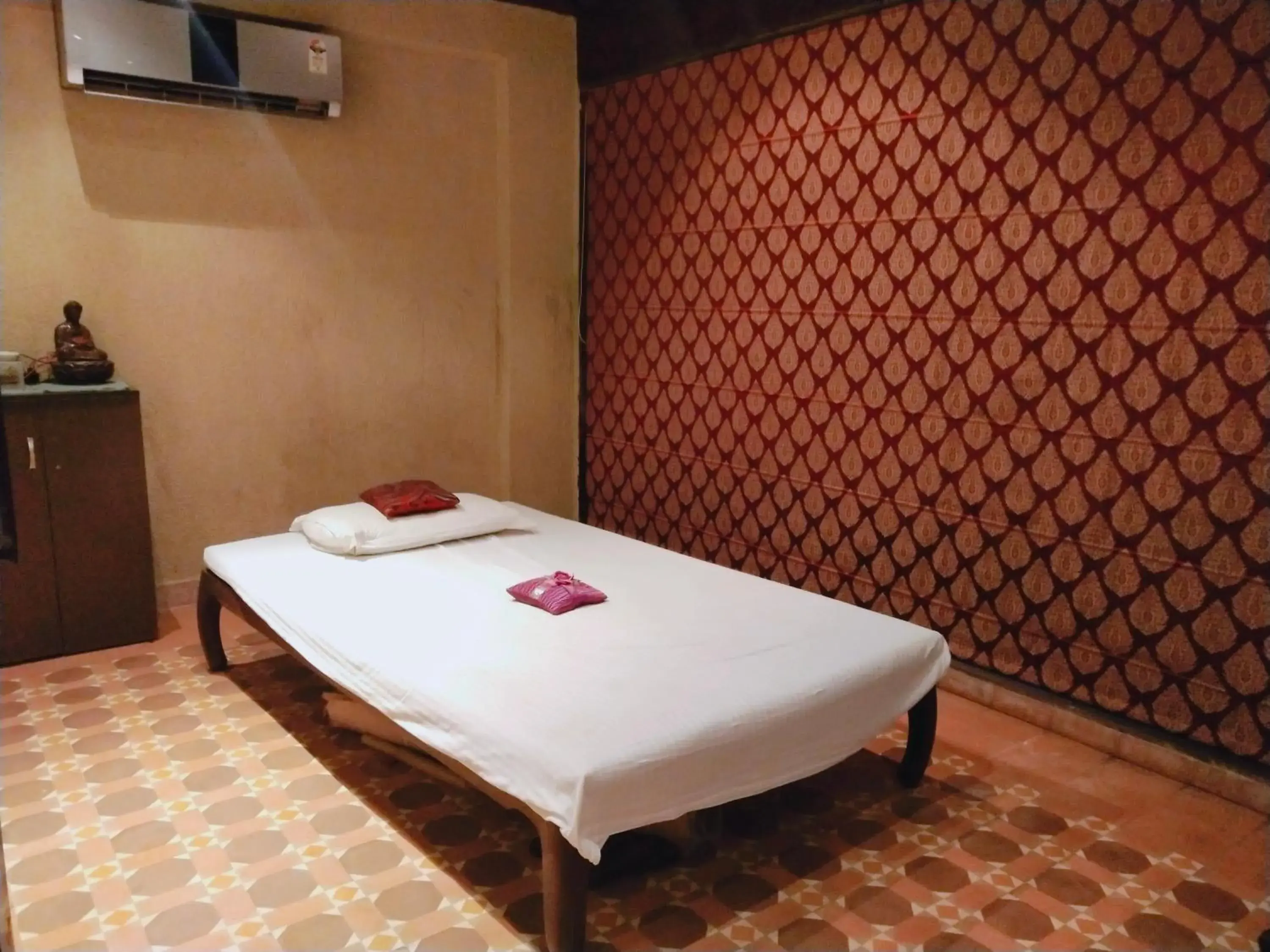 Spa and wellness centre/facilities, Bed in Regenta MPG Club Mahabaleshwar