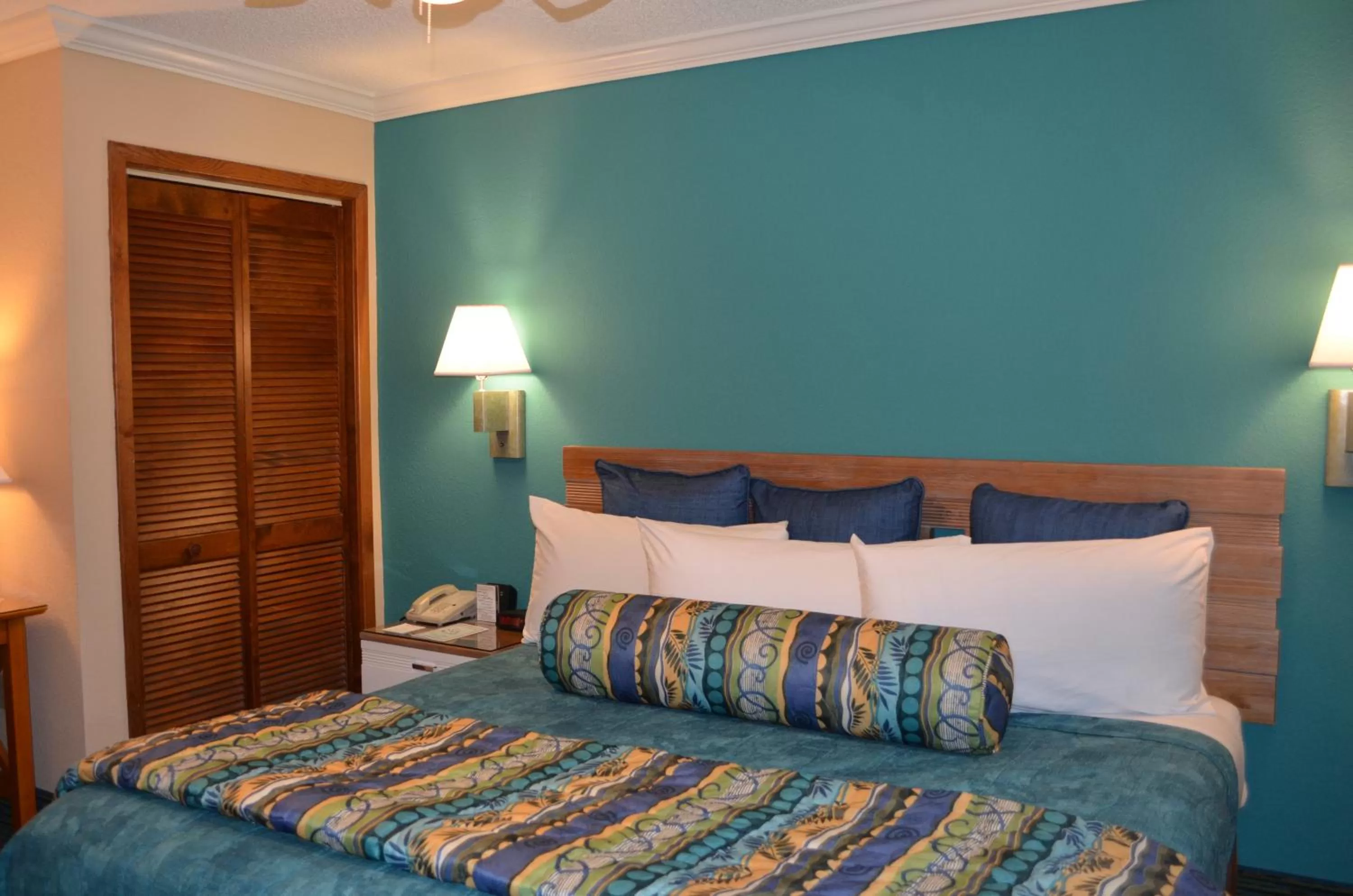 Photo of the whole room, Bed in Sun Viking Lodge - Daytona Beach