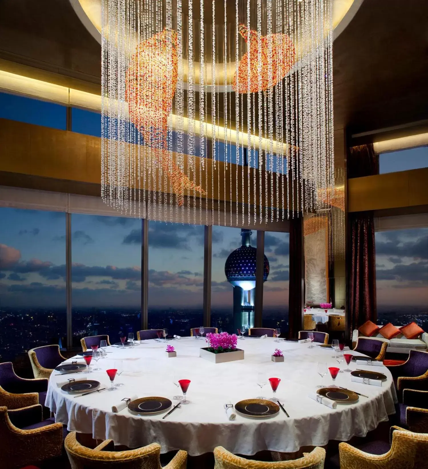 Restaurant/places to eat in The Ritz-Carlton Shanghai, Pudong