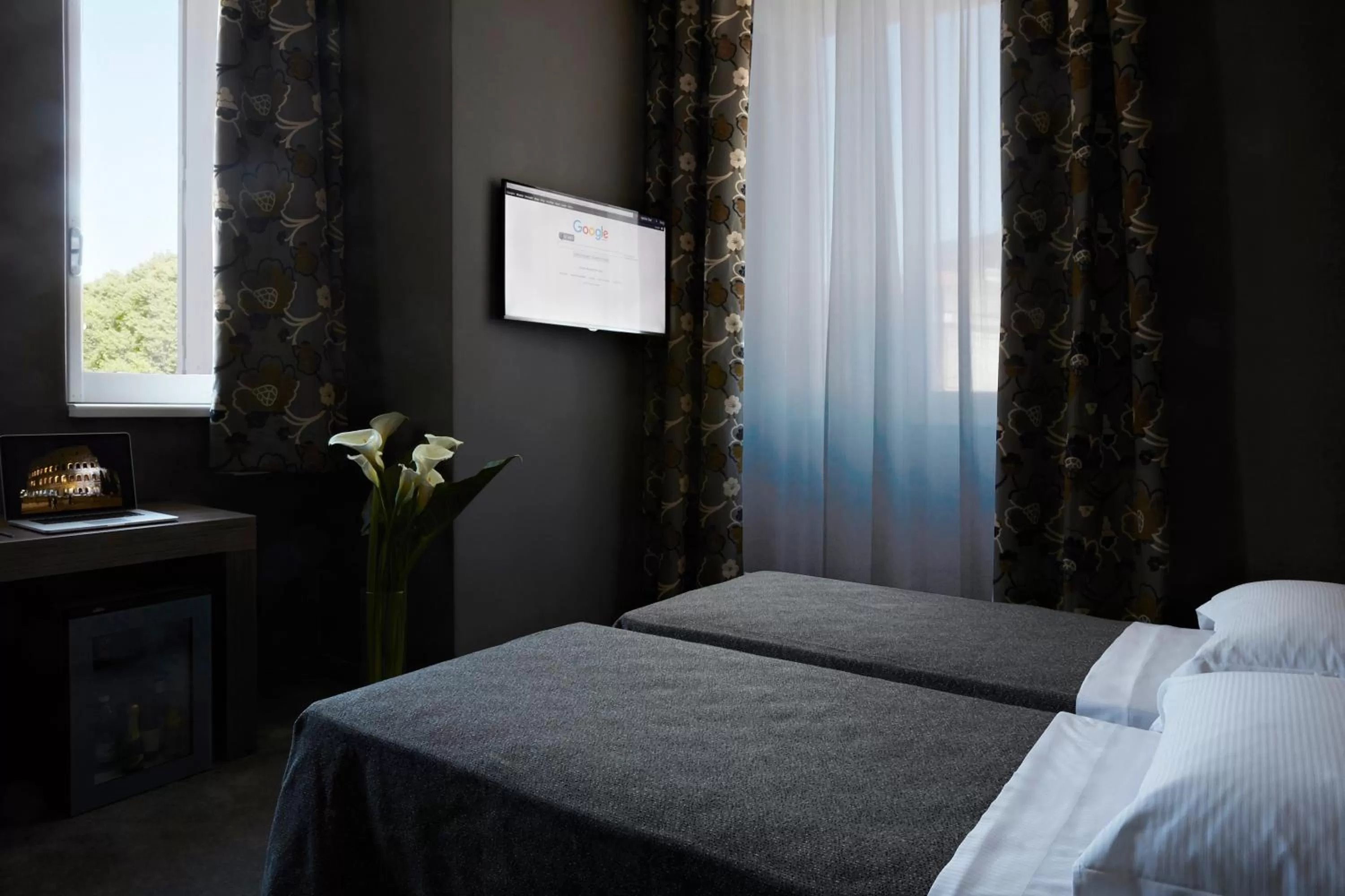 Bedroom, Bed in Hotel The Building