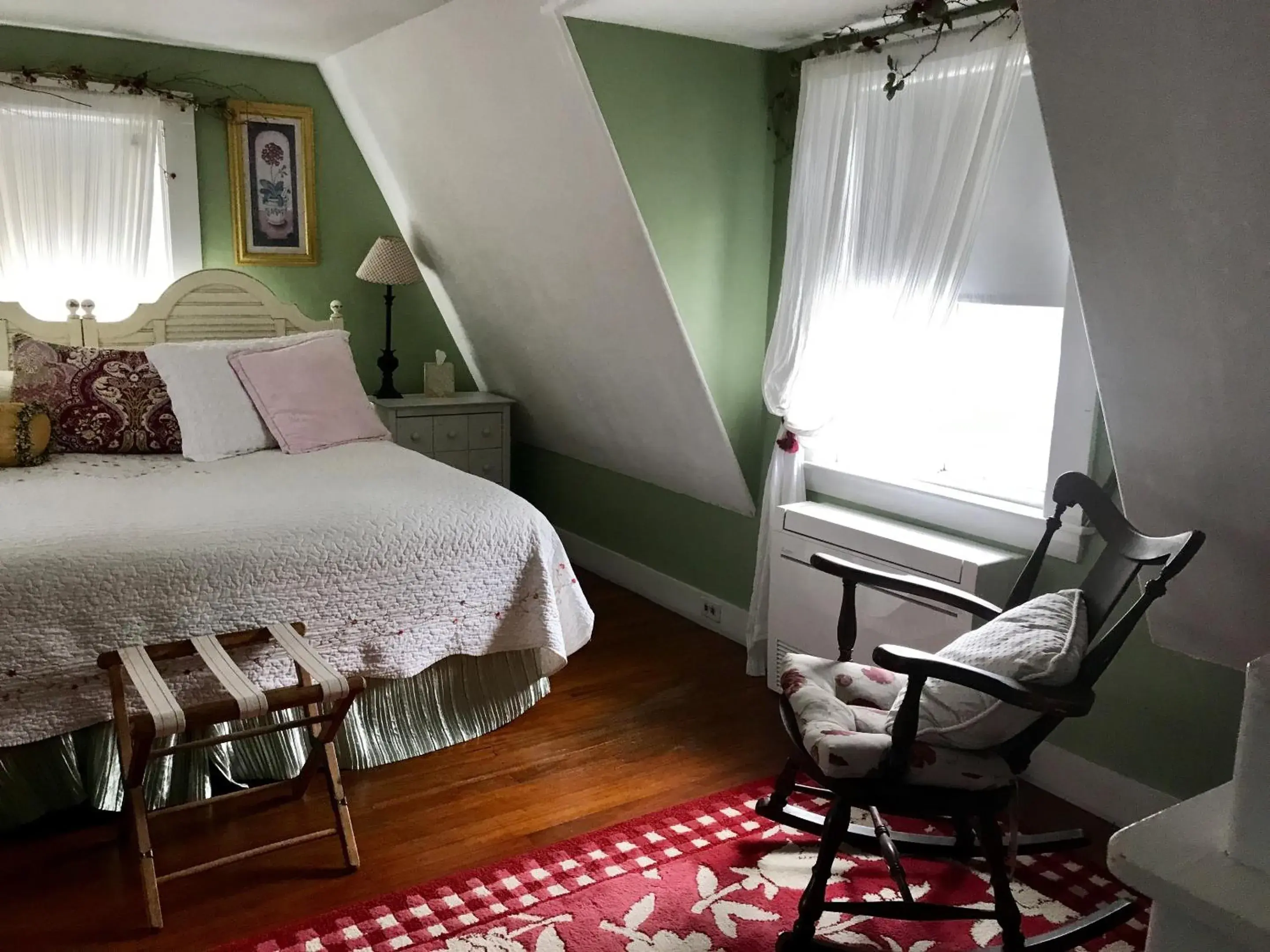 Bedroom, Bed in Monadnock Inn
