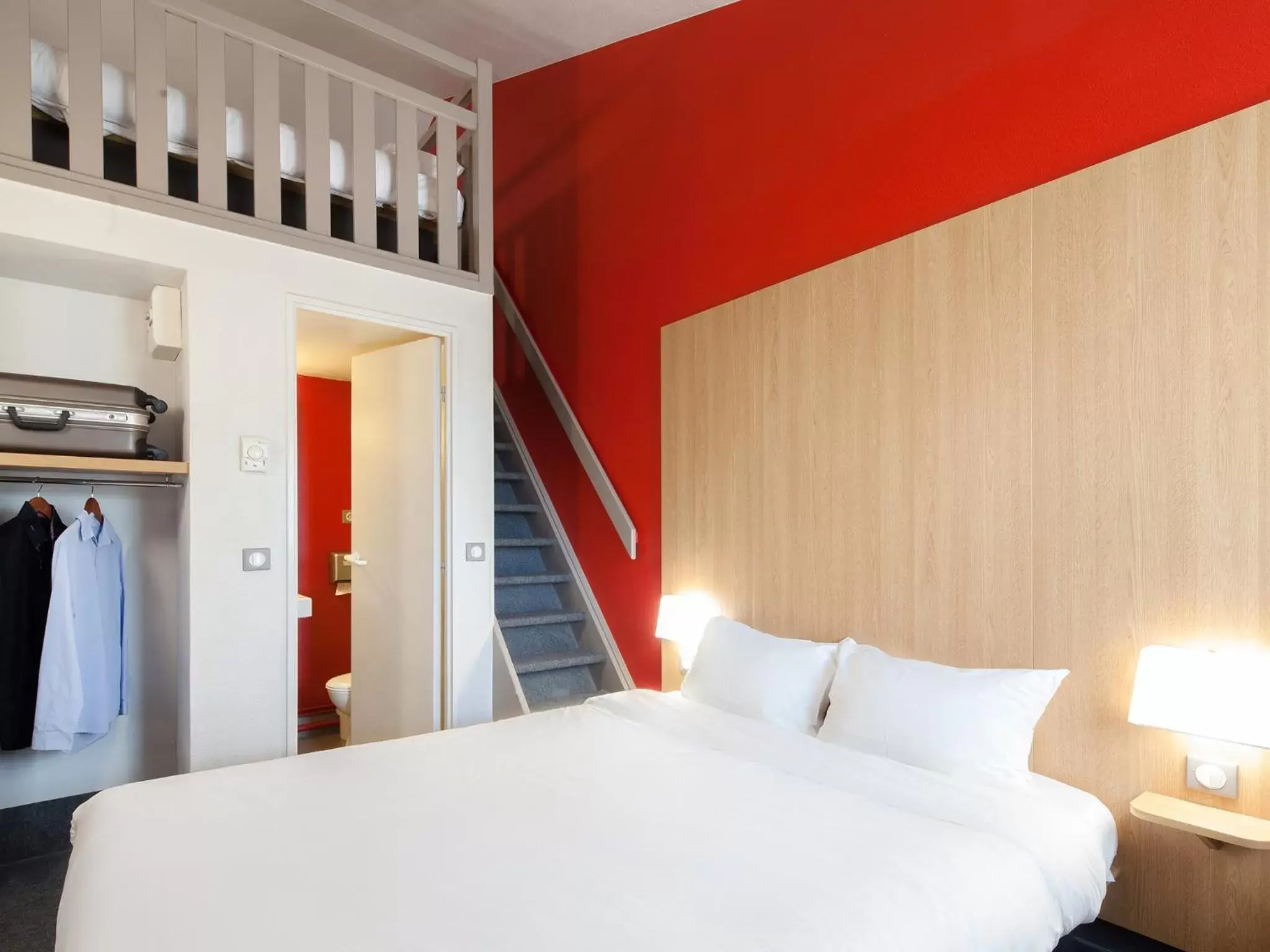 Bedroom, Bed in B&B HOTEL Amiens