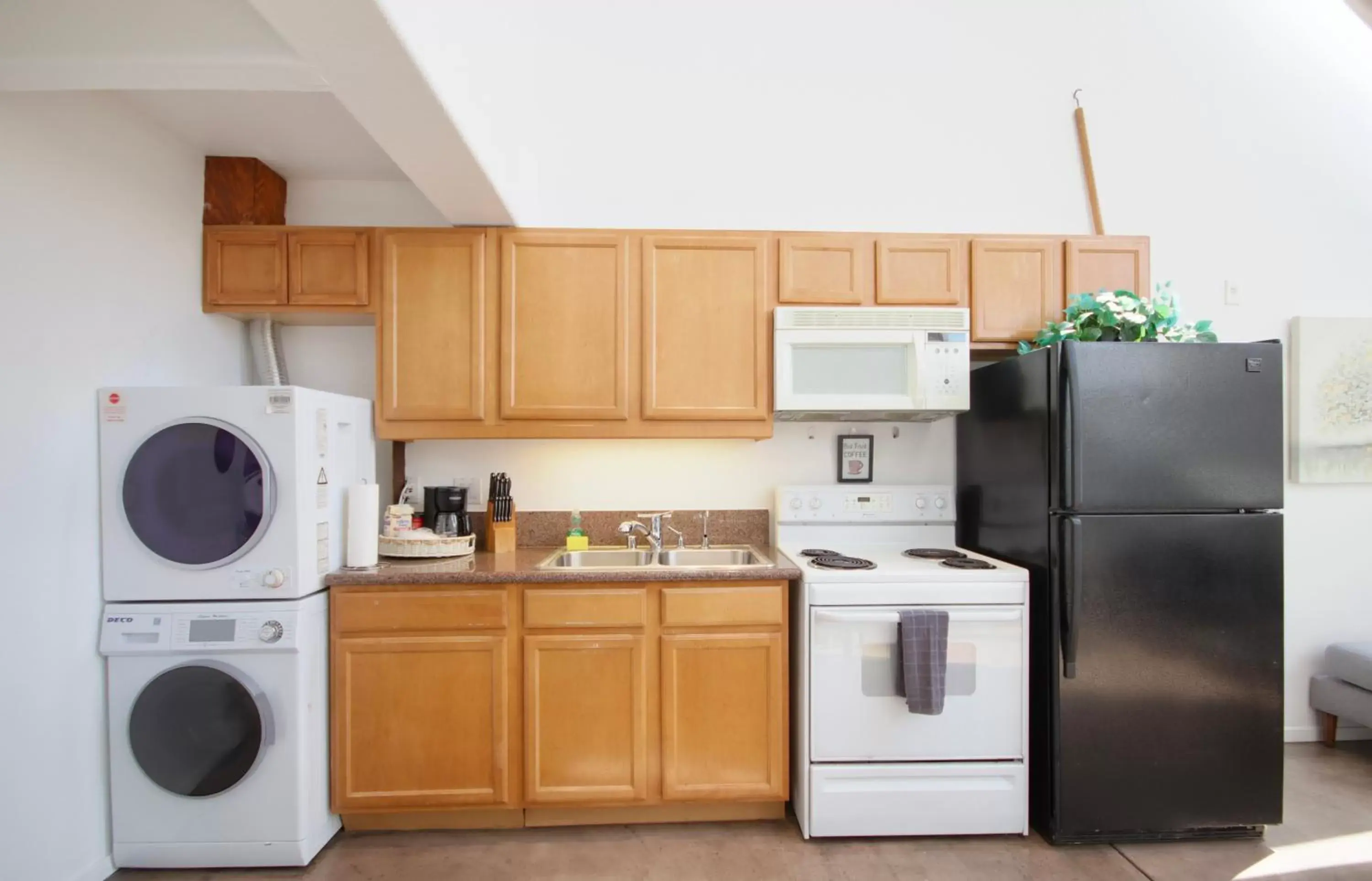 Kitchen/Kitchenette in Little Italy Modern Lofts