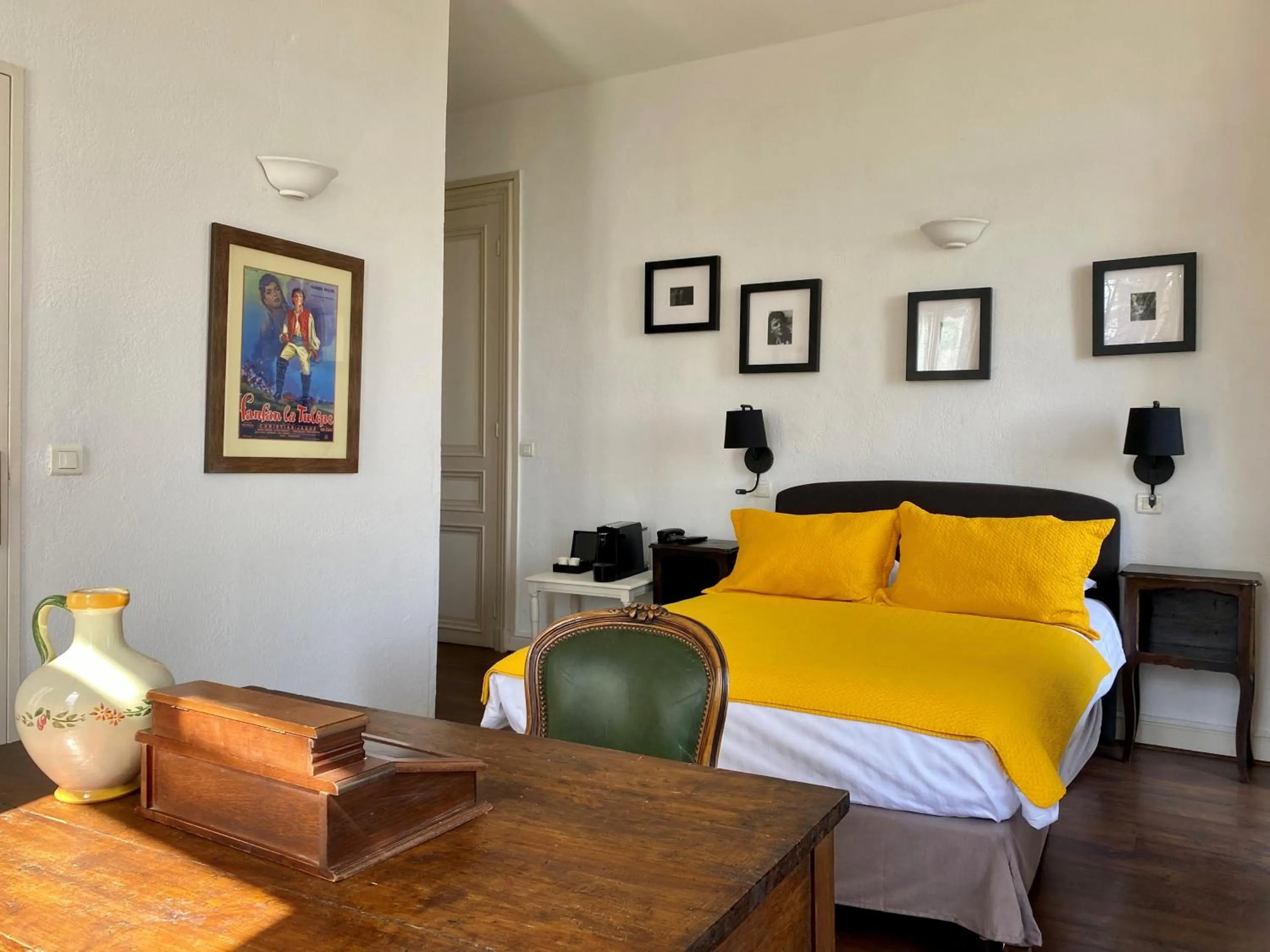 Bed in Logis Hôtel La Bellaudière