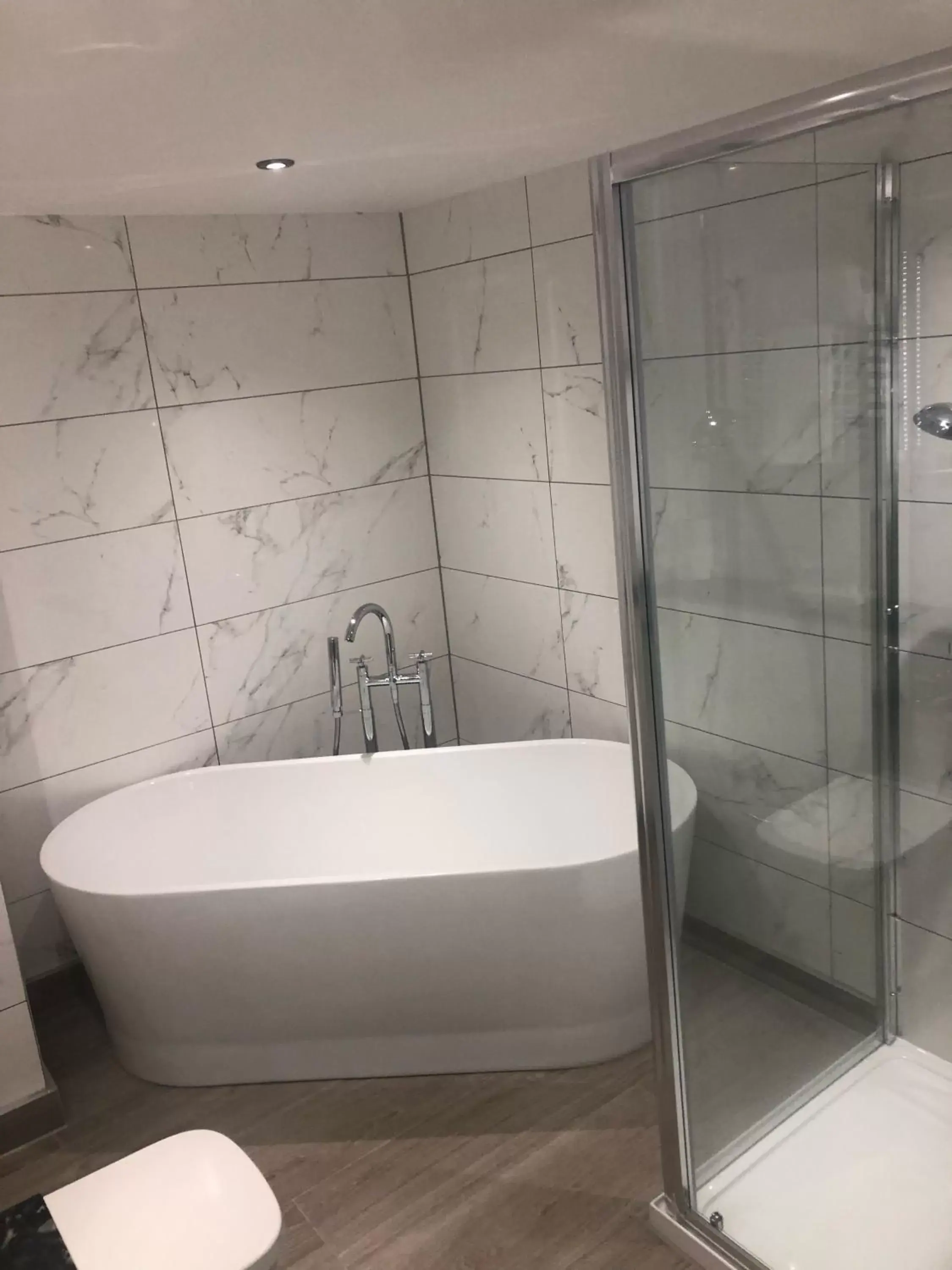 Bathroom in Riverside Lodge Hotel