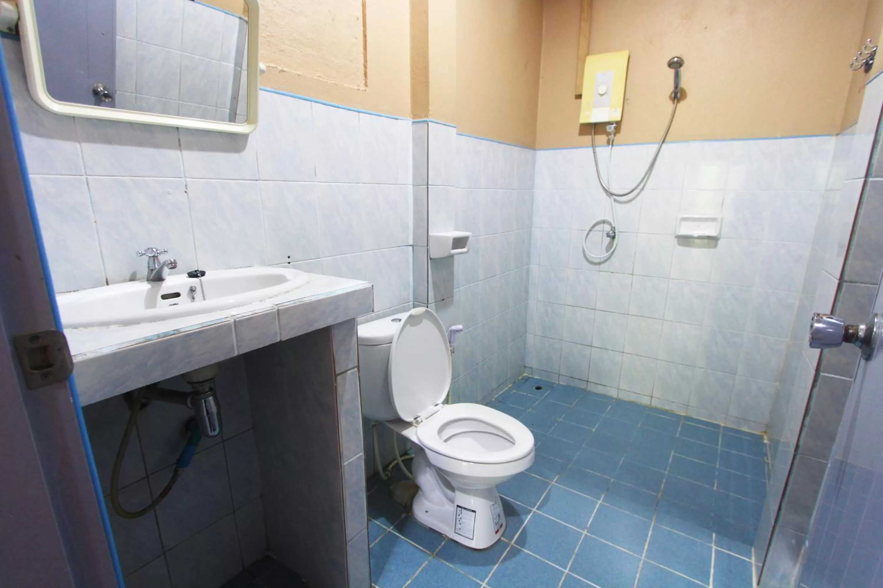 Toilet in Khao Sok Palmview Resort